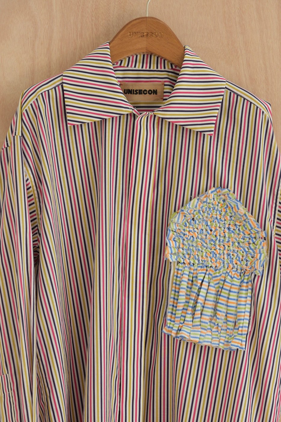 interlaced cloth strips forming a unisecon shirt pocket