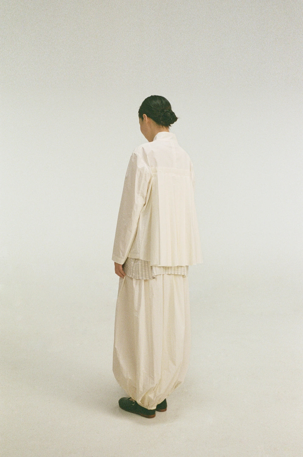 unisecon-calen-jacket-cream-full-body-back