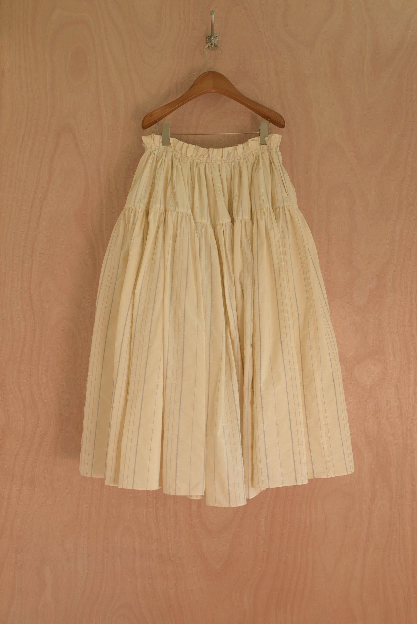 Delicate cross-woven Chinese organic cotton in soft cream, shown close-up