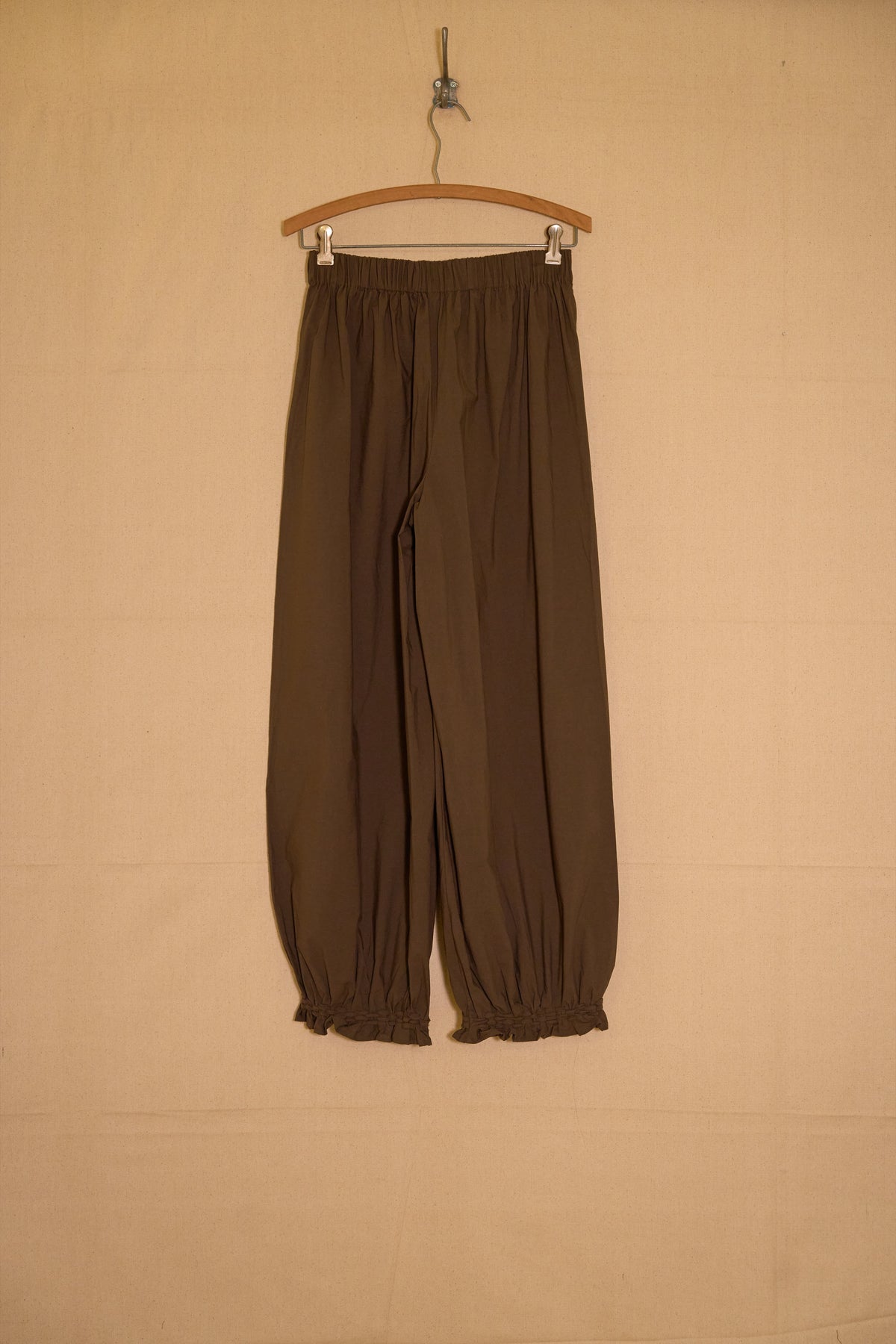 Qira pants in brown organic cotton, back
