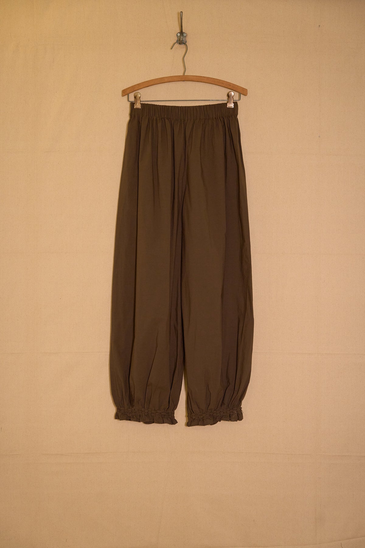 Qira pants in brown organic cotton, front