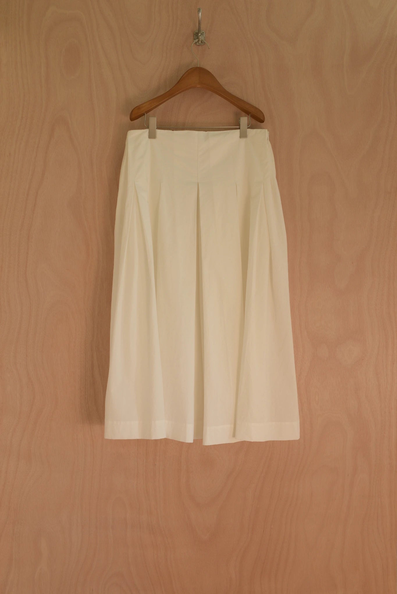 Rayna Pants back view showing structured pleats, white cotton.