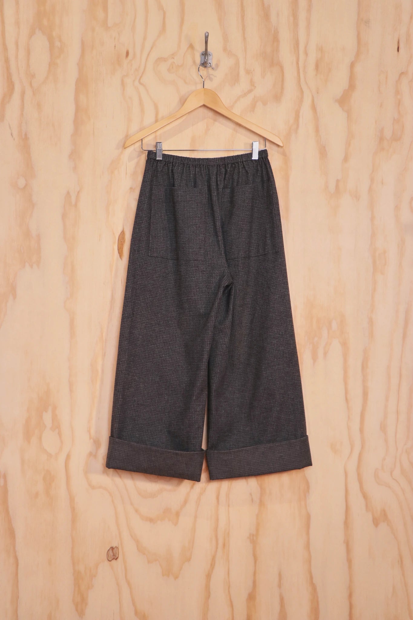 Tess Pants in grey linen-cotton, back view on hanger
