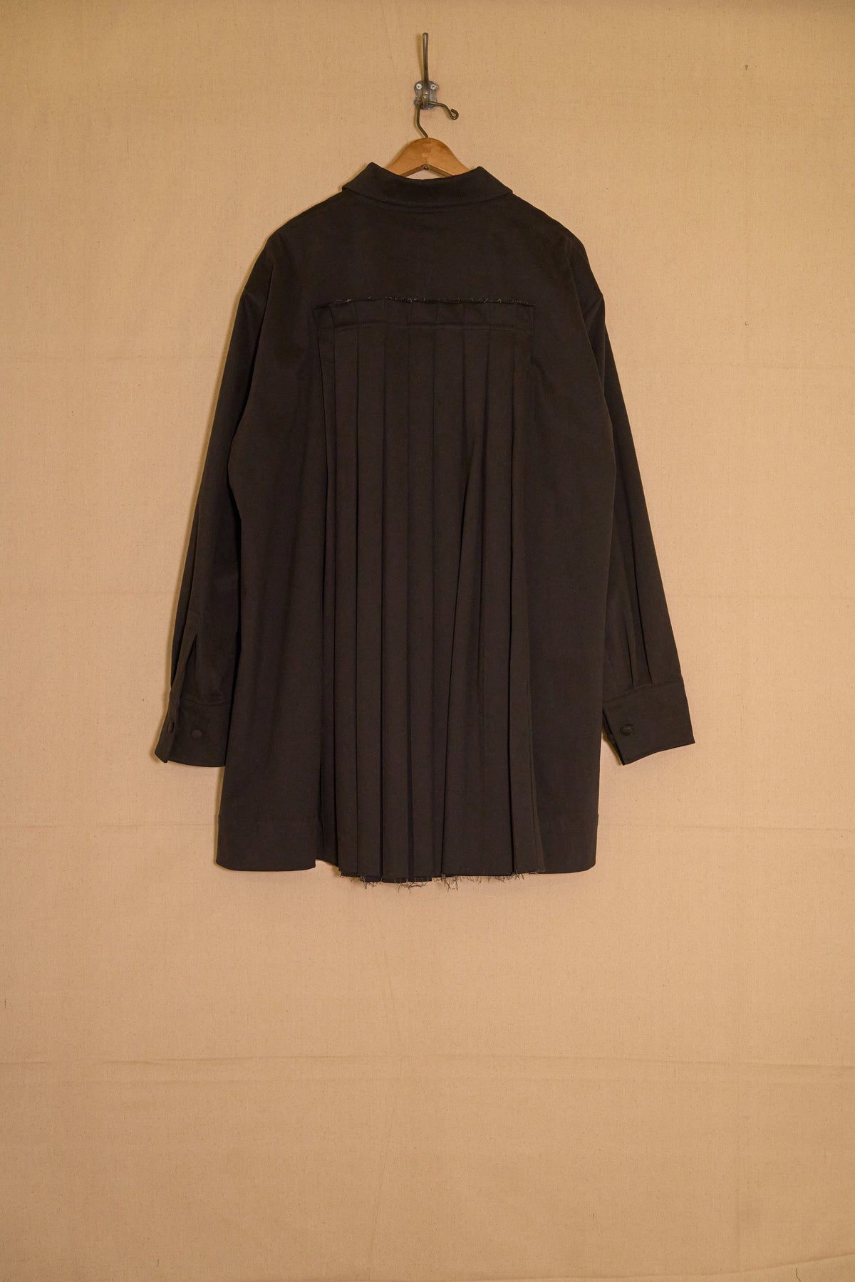 UNISECON Assia jacket in black back view