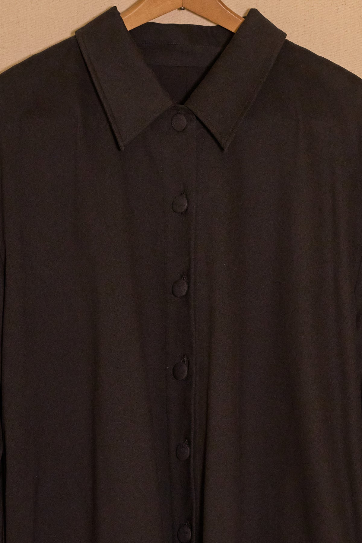 UNISECON Assia jacket in black detail view