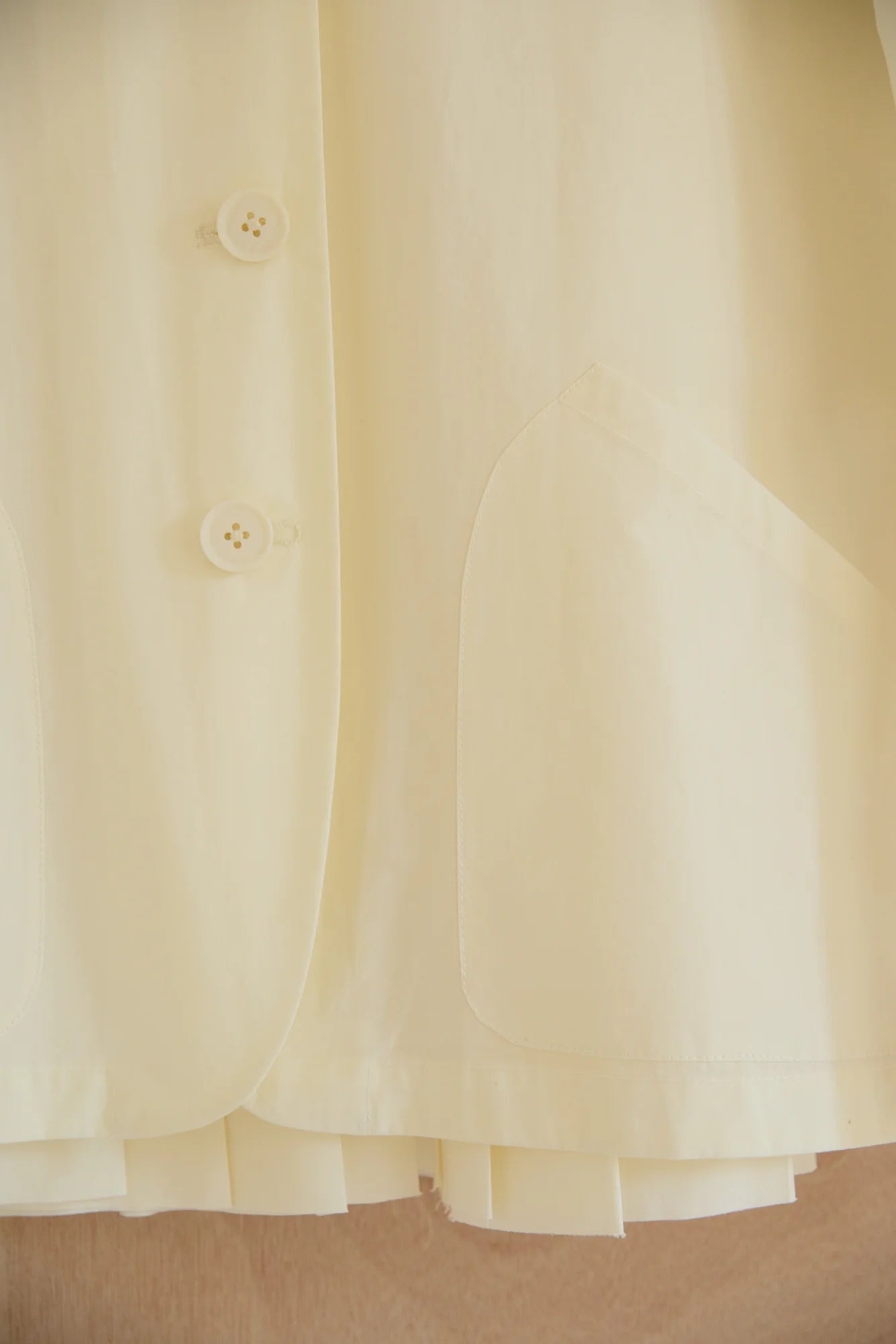UNISECON Calen jacket in cream detail view