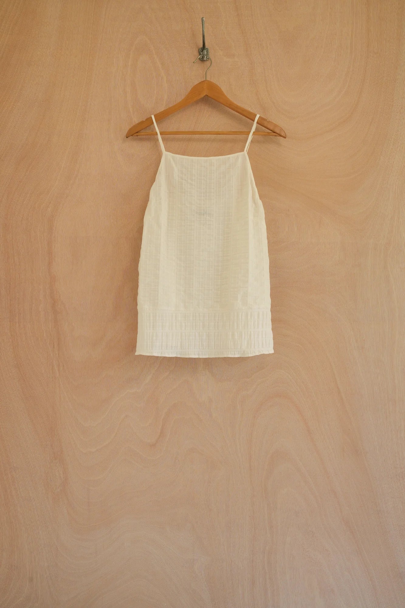 UNISECON Dean top in white, front view