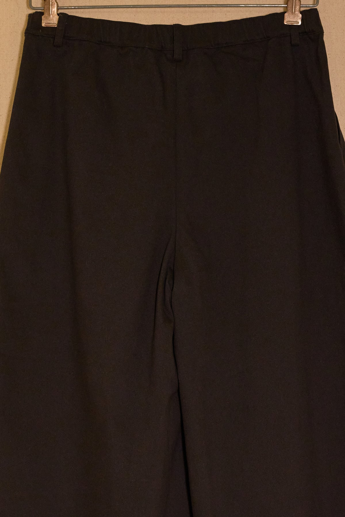 UNISECON Dee pants in black detail veiw