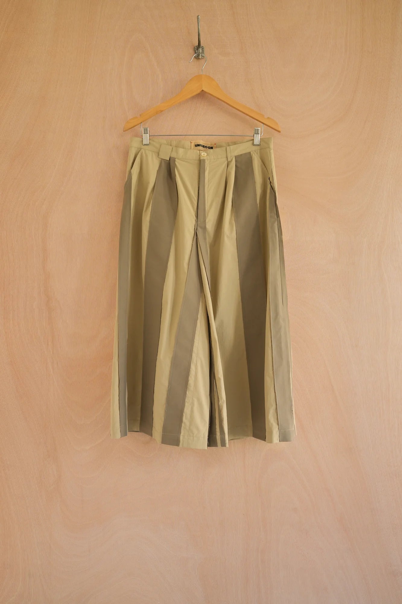 UNISECON Dee pants in taupe/olive, front view