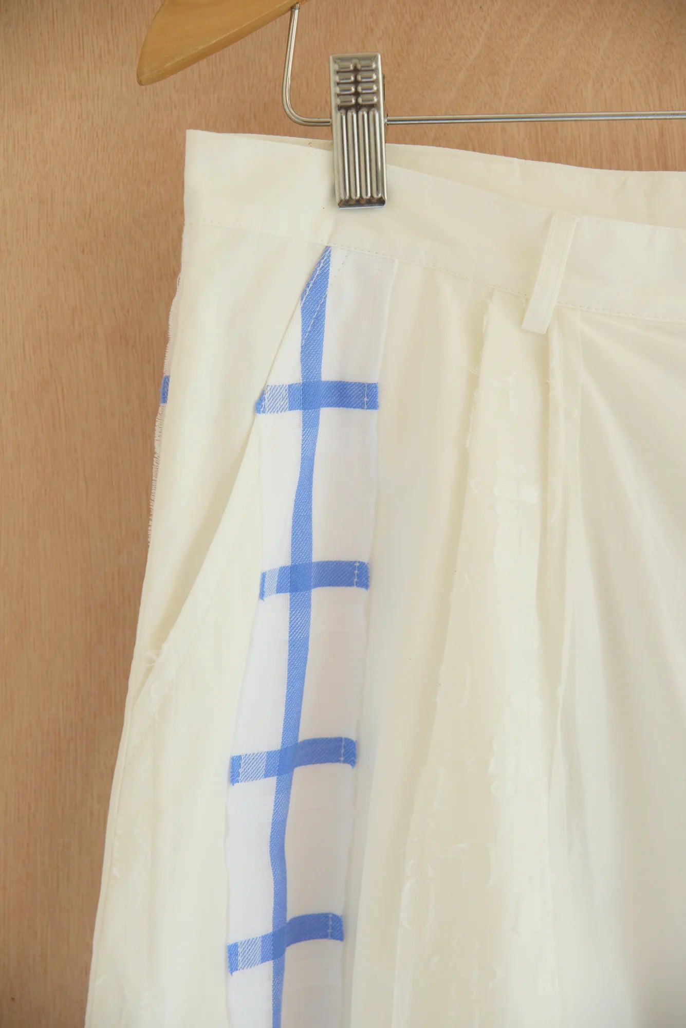 UNISECON Dee pants in white, detail view