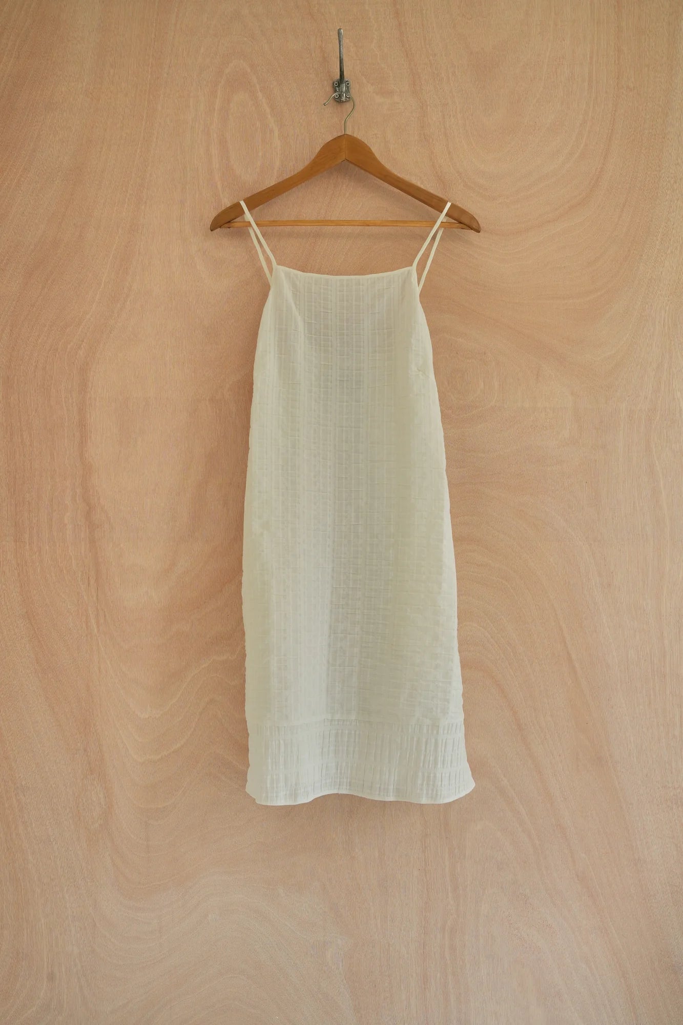 UNISECON Dela dress in white, front view