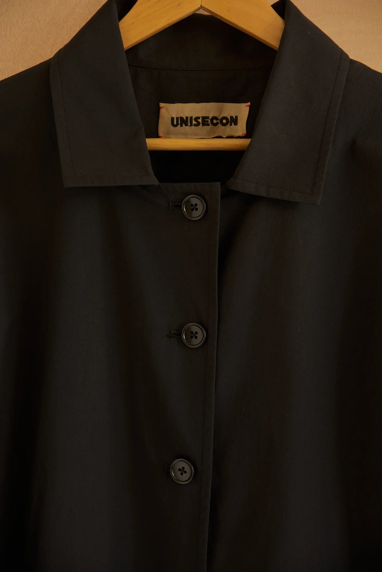 UNISECON eddy jacket in black, detail view