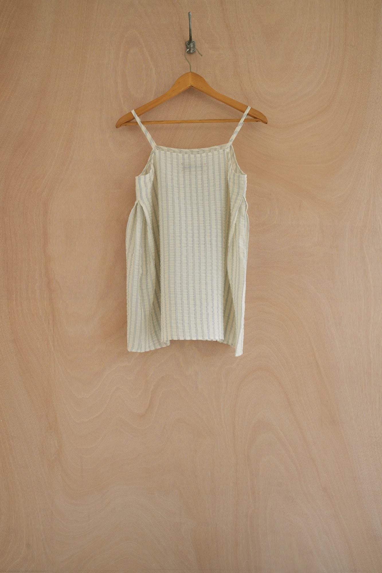 UNISECON Farr top in white, back view