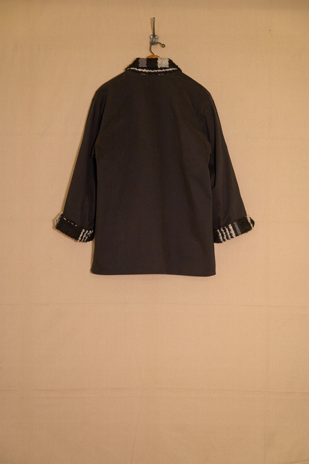 UNISECON Jea jacket in black back view
