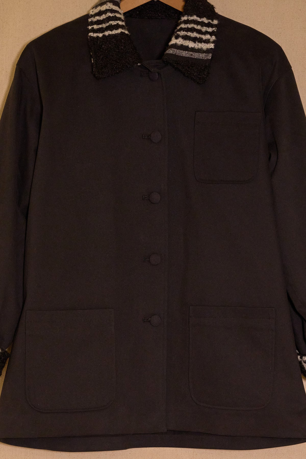 UNISECON Jea jacket in black detail view