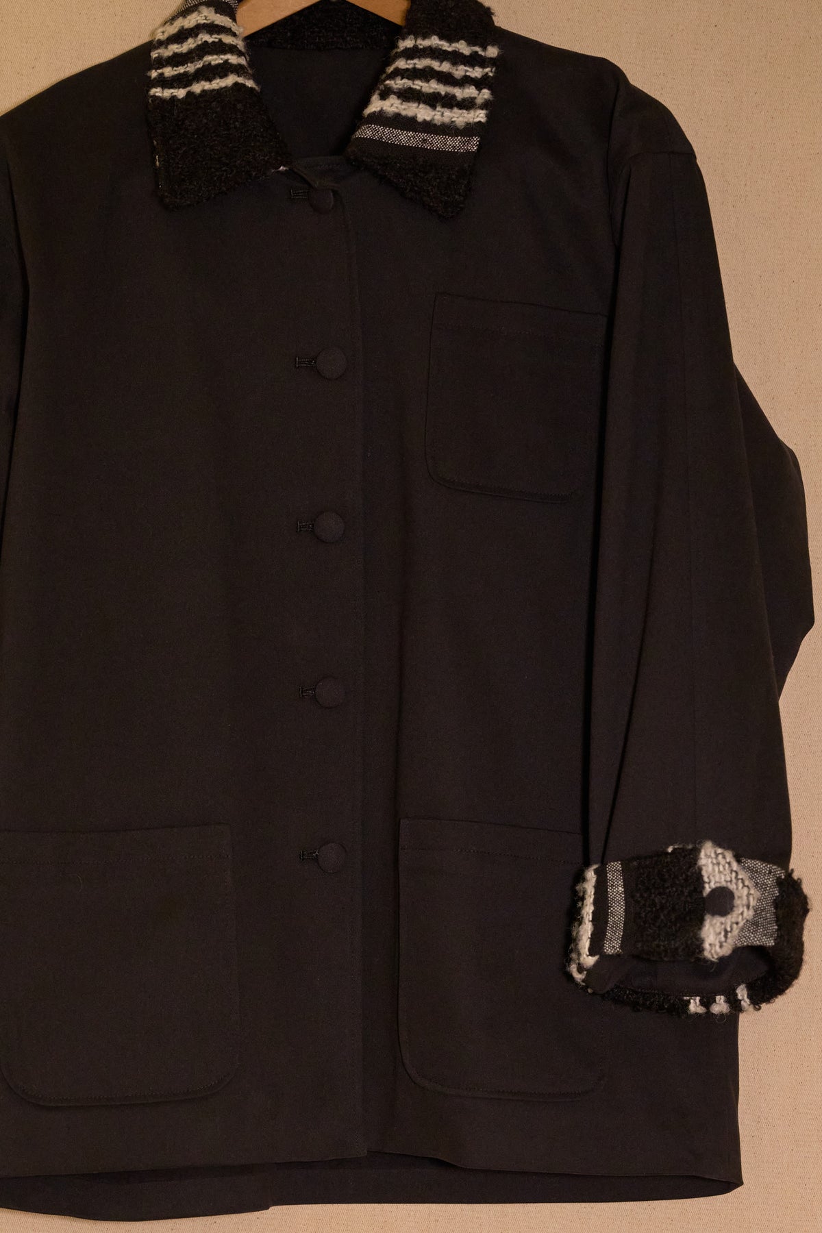 UNISECON Jea jacket in black detail view