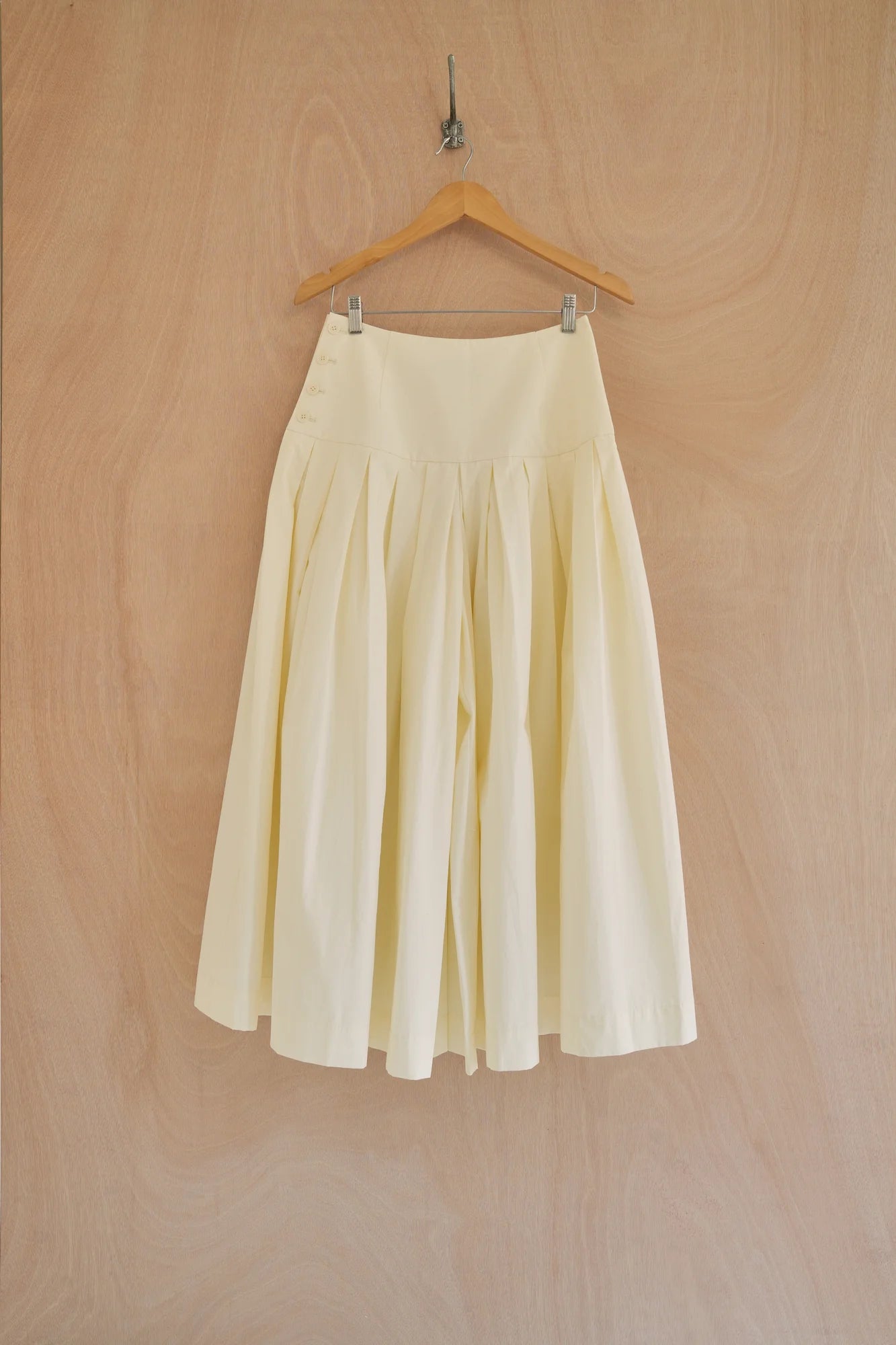 UNISECON joanne pants in white, front view