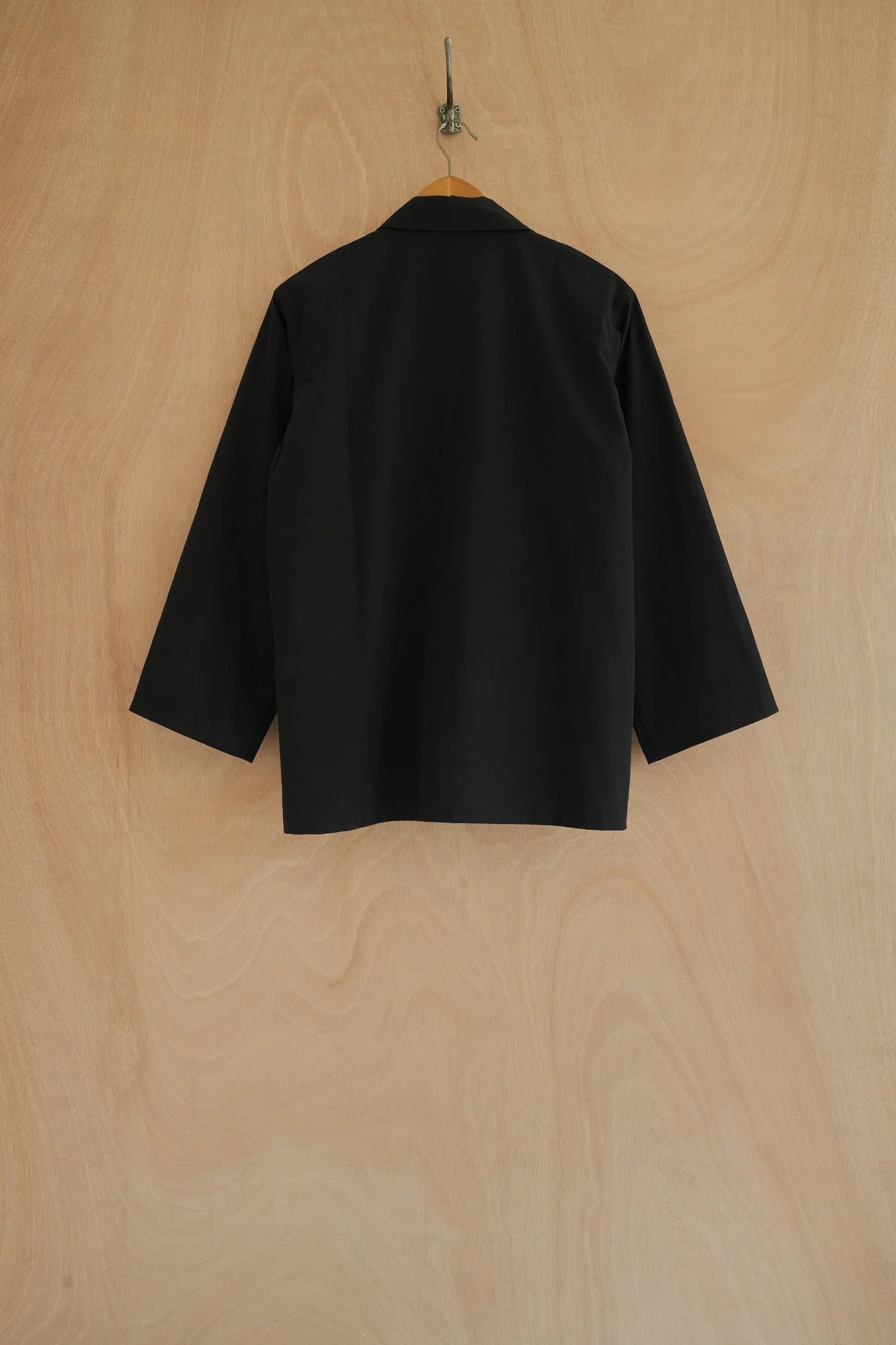 UNISECON knight jacket in black, back view