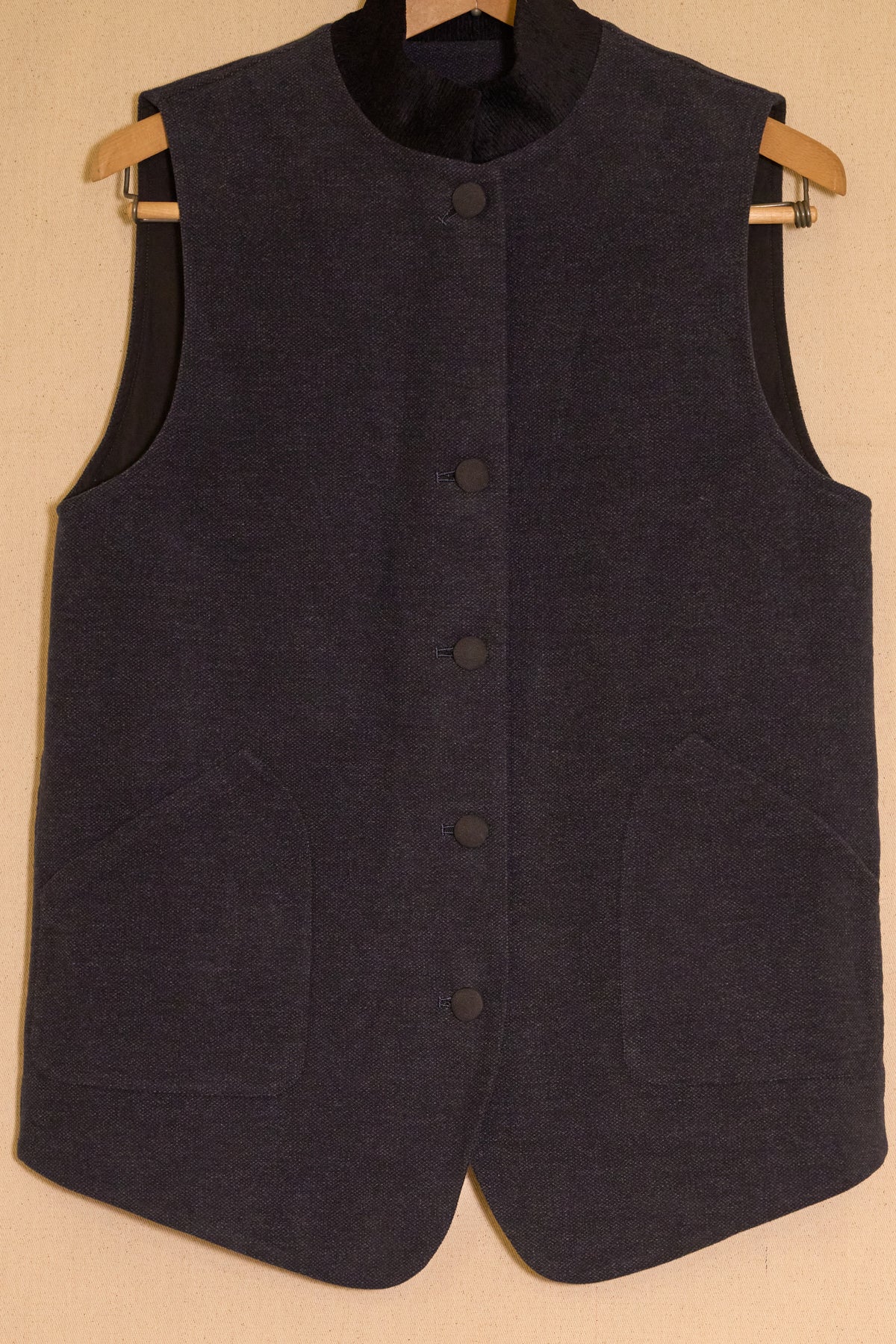UNISECON Kori vest in blue detail view