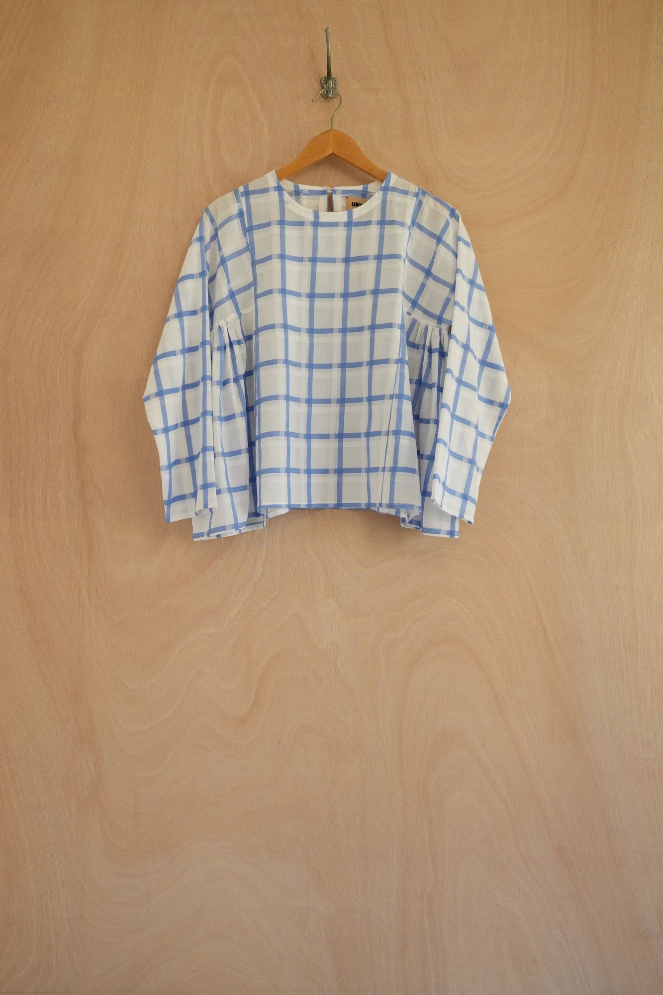 UNISECON Leona top in white/blue, front view