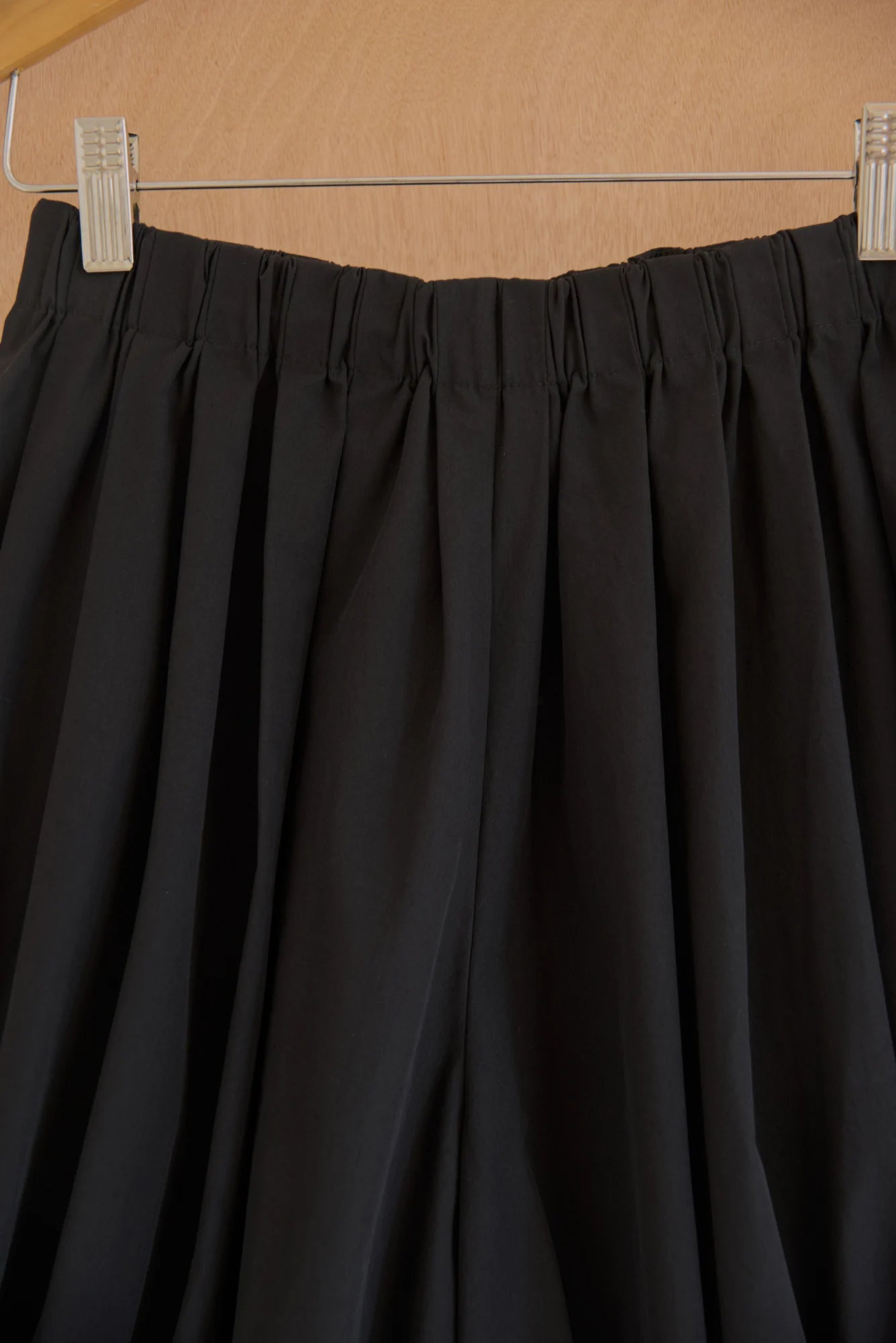 ila pants pleated texture organic cotton detail