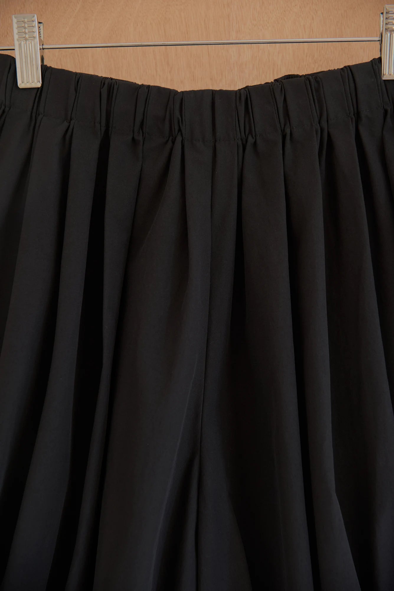 UNISECON Lia pants in black, detail view