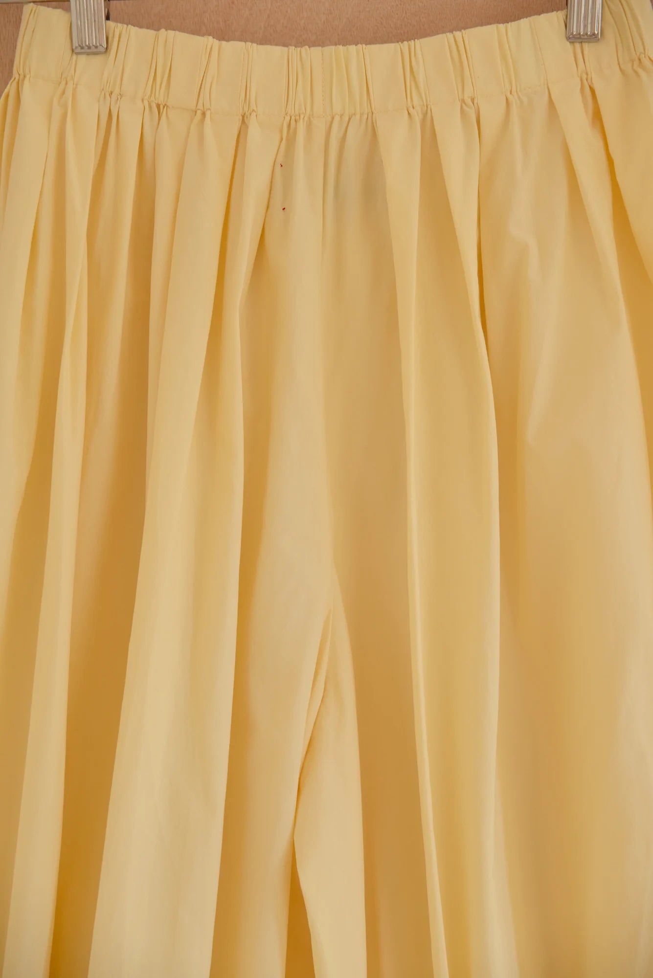 UNISECON Lume pants in yellow, detail view