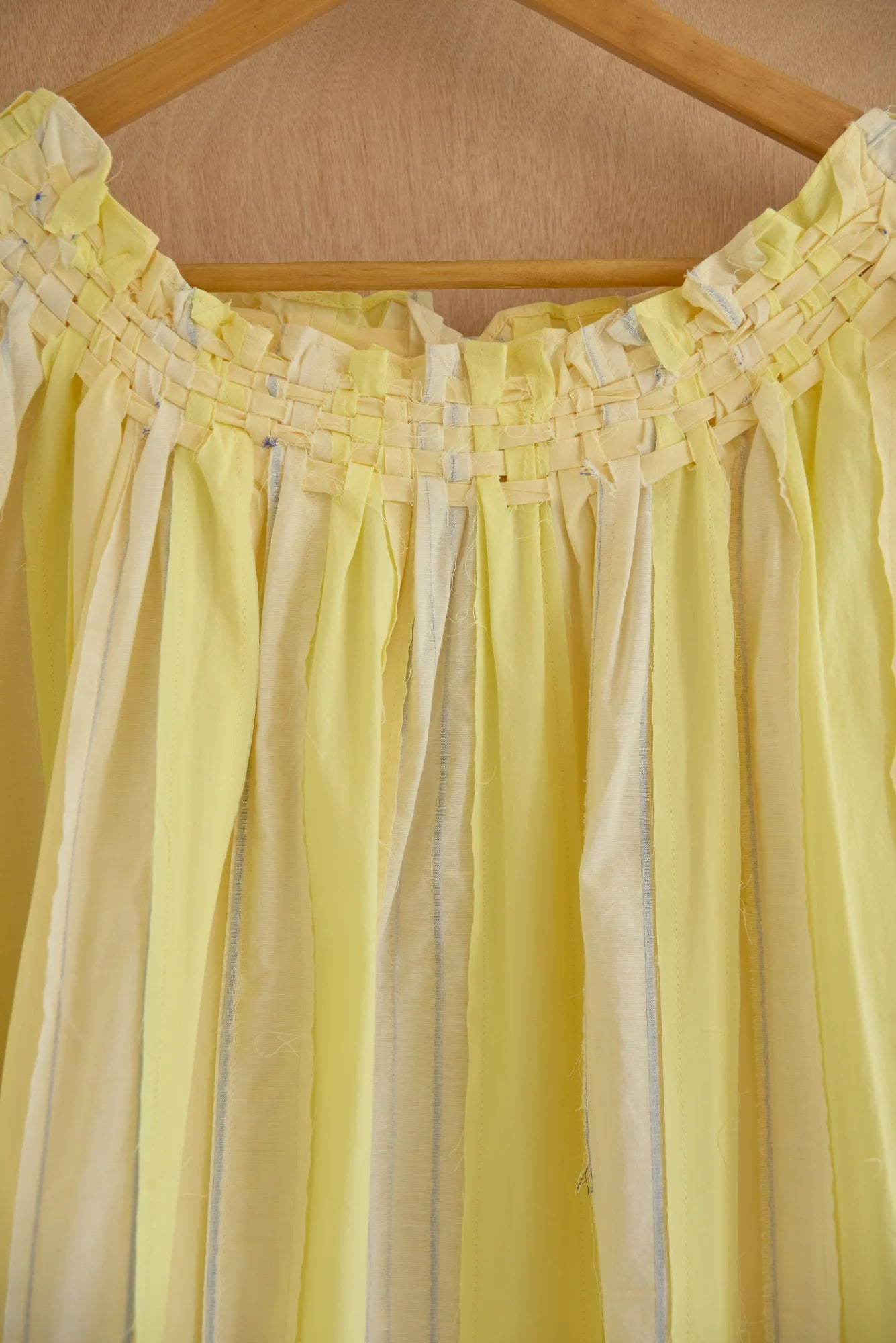UNISECON Mavis dress in yellow, detail view