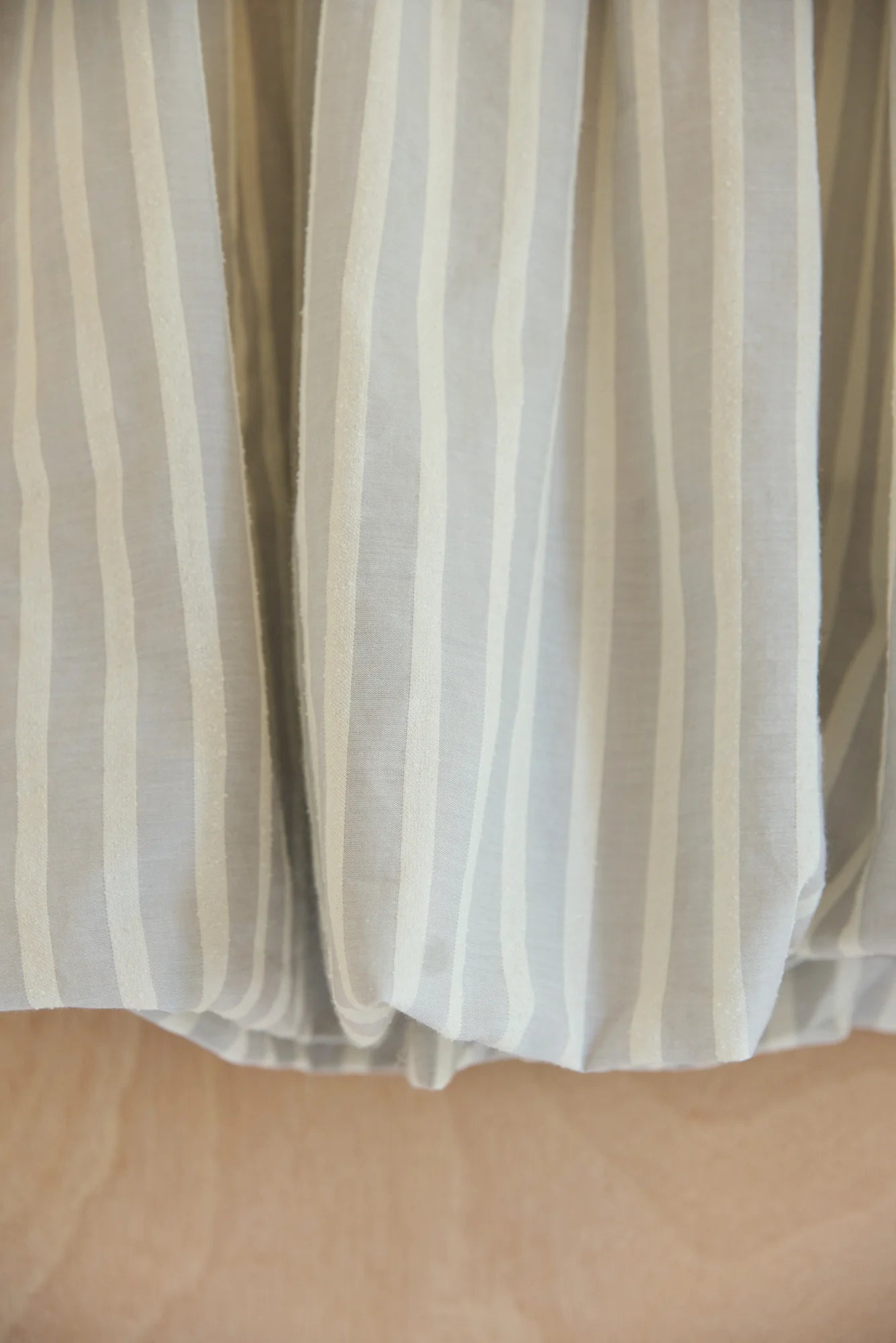 UNISECON Odon top in grey, detail view