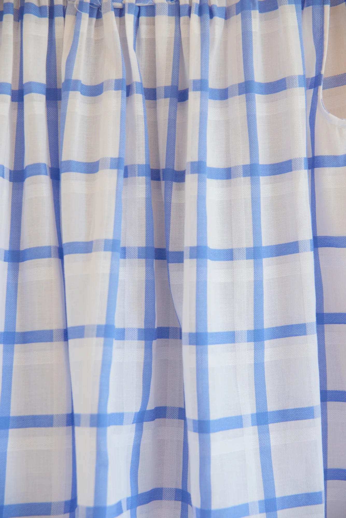 UNISECON olga top in white, detail view 2