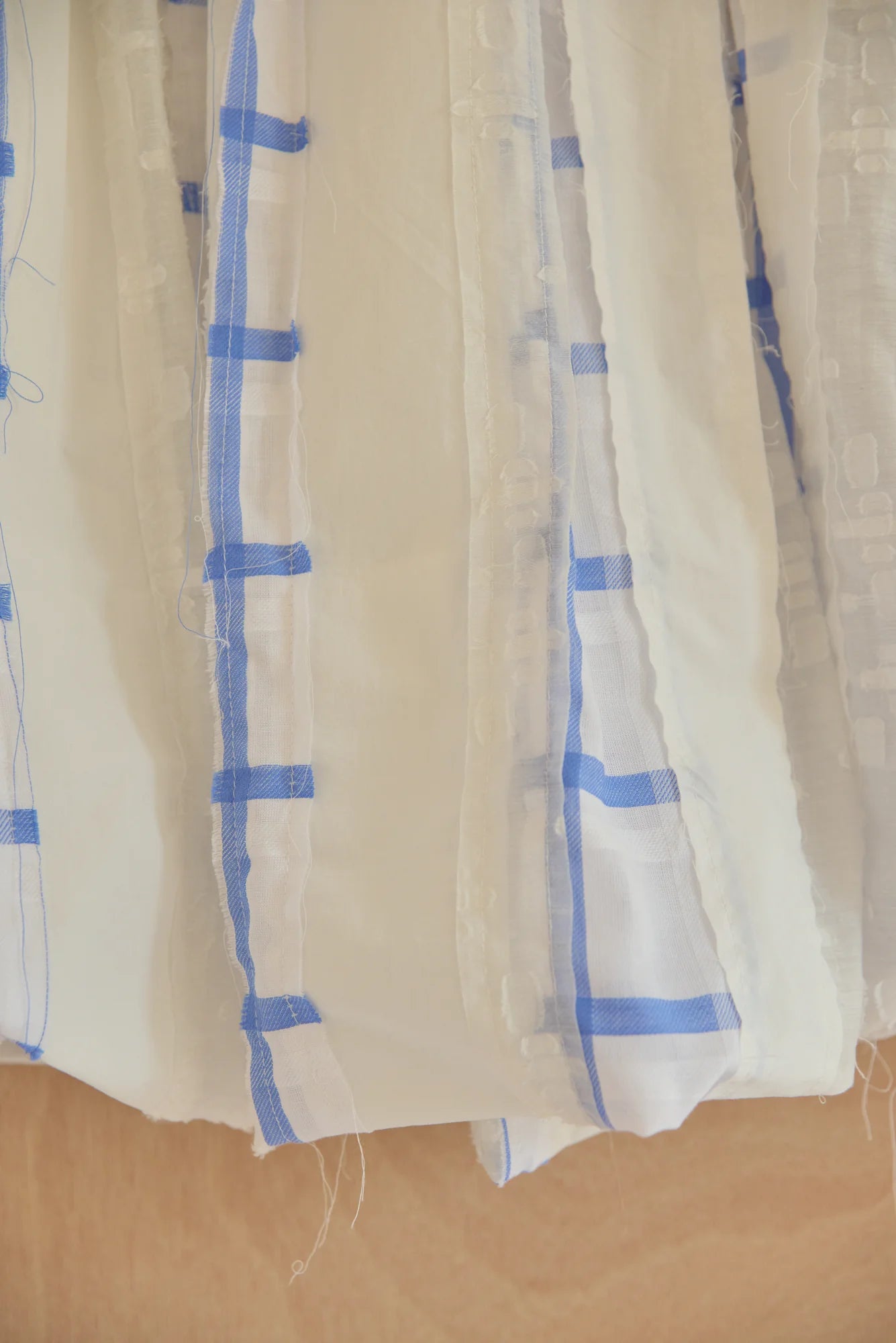 UNISECON Orr top in white/blue, detail view