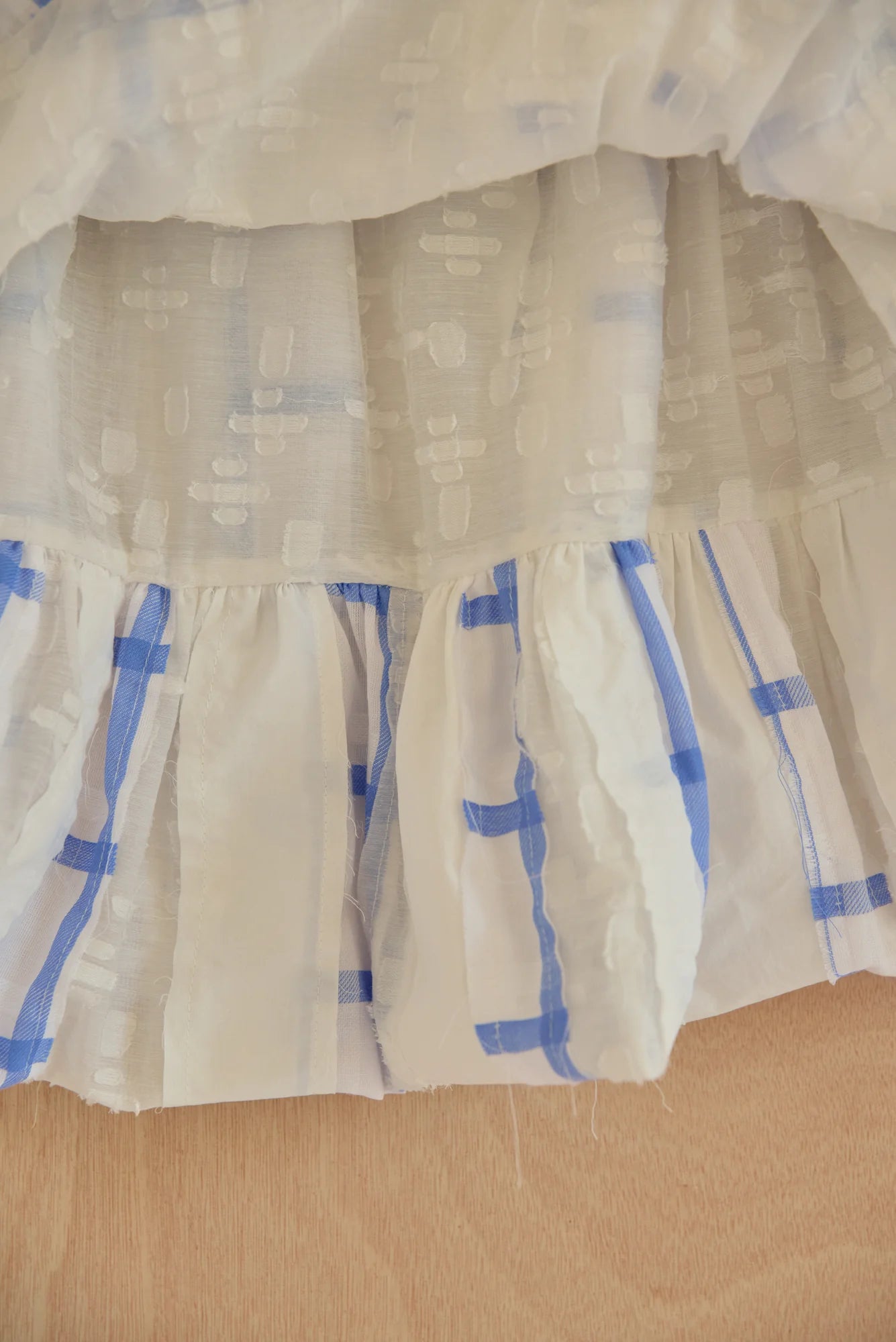 UNISECON Orr top in white/blue, detail view