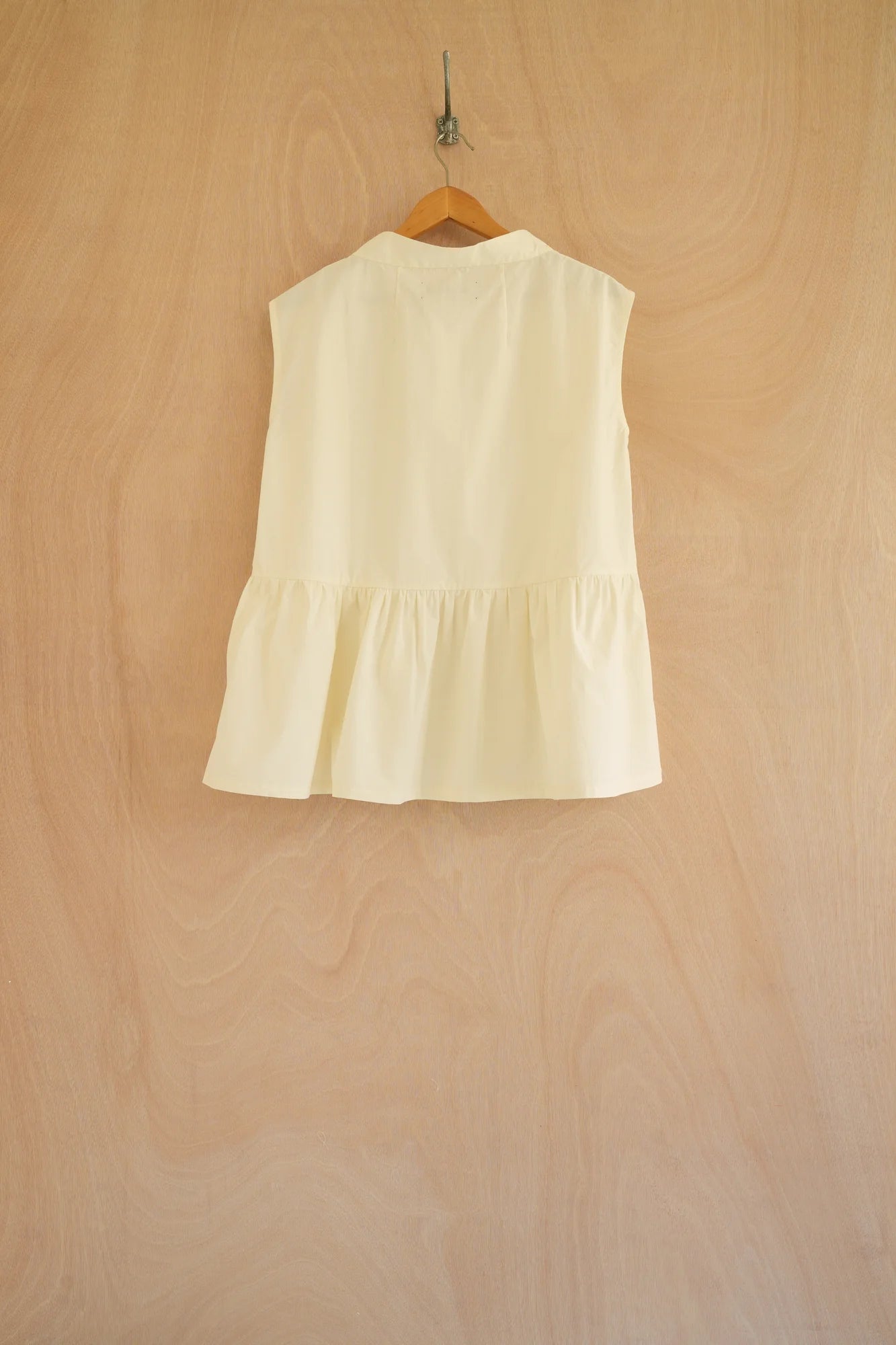 UNISECON oryn top in cream, back view