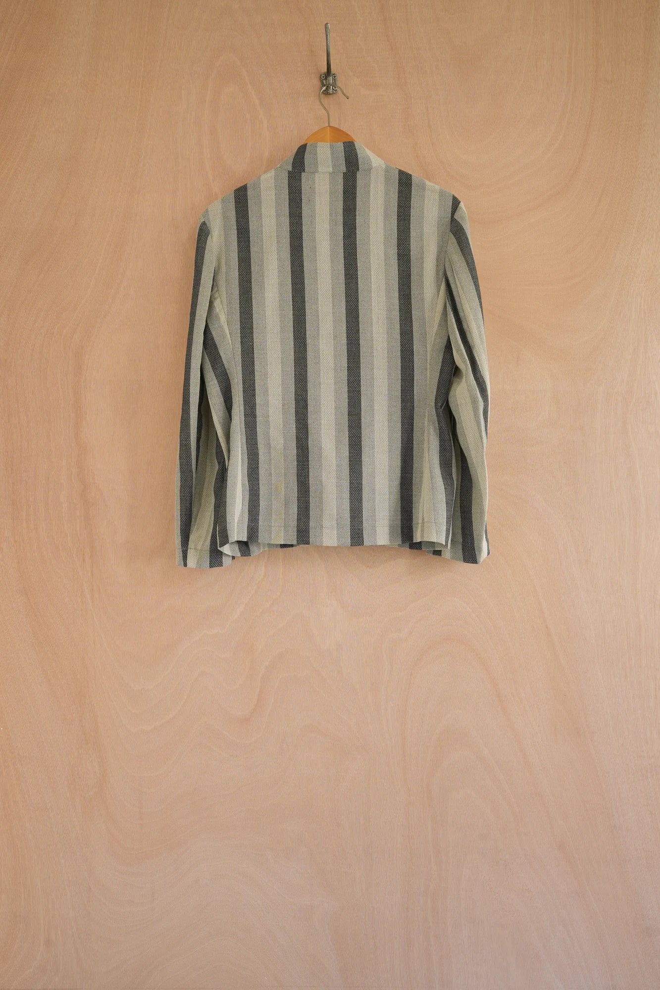 UNISECON Patcha jacket in grey, back view