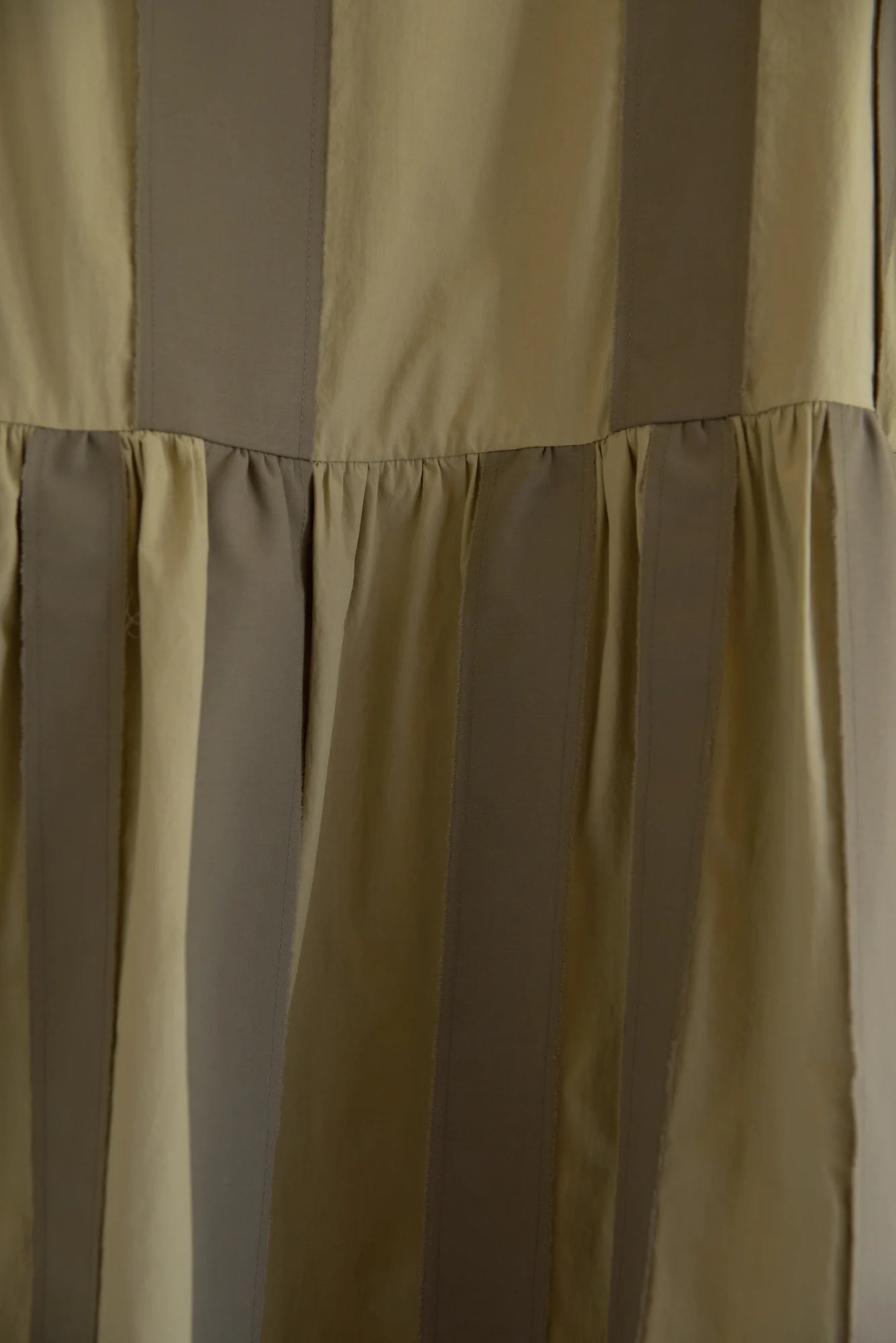 UNISECON Patti dress in taupe/olive, detail view 01