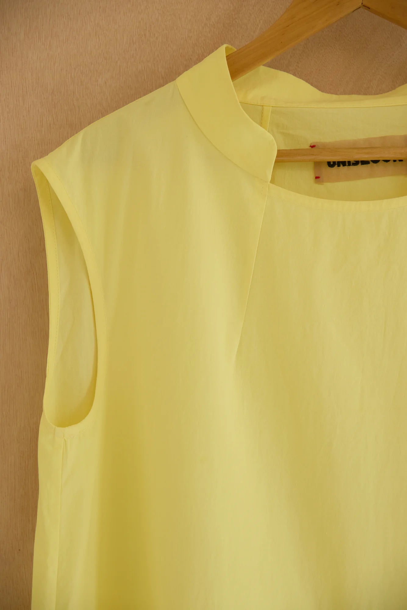 UNISECON Patti dress in yellow, detail view