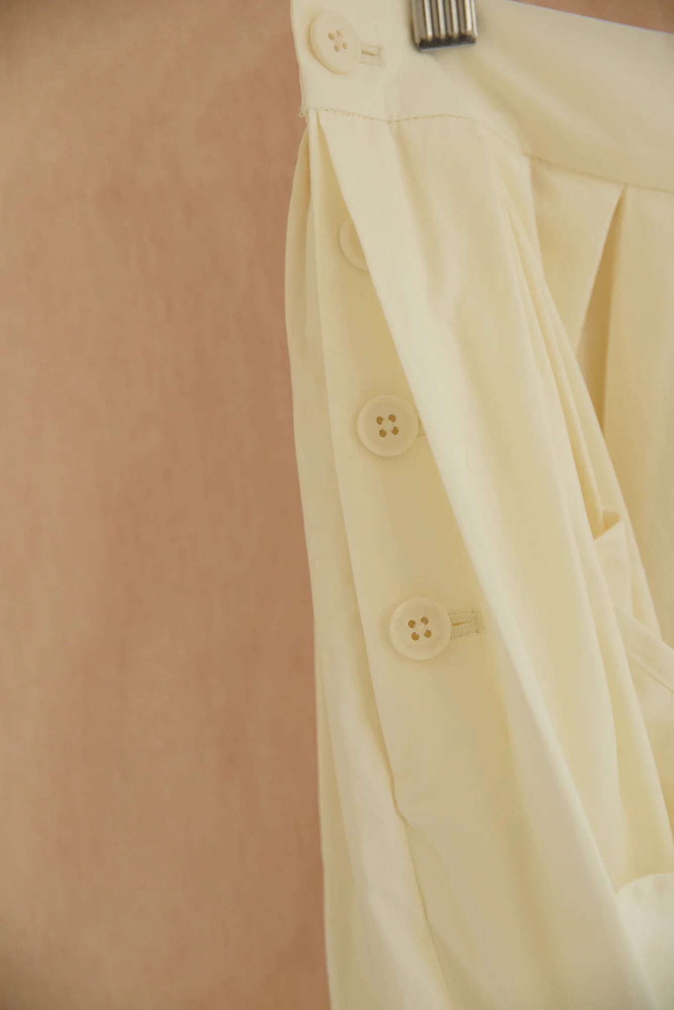 UNISECON Perla skirt in cream, detail view