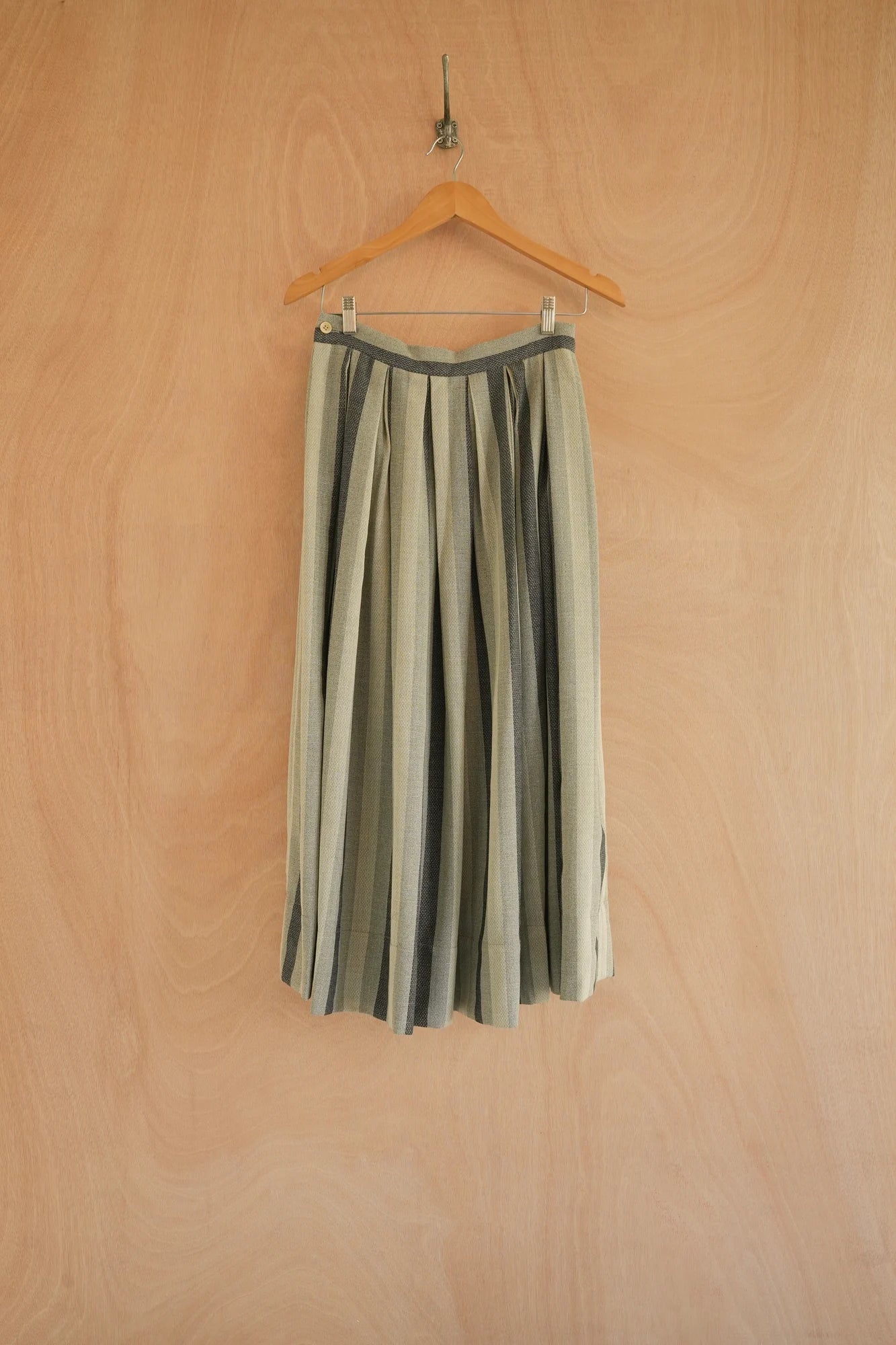 UNISECON Perla skirt in grey, front view