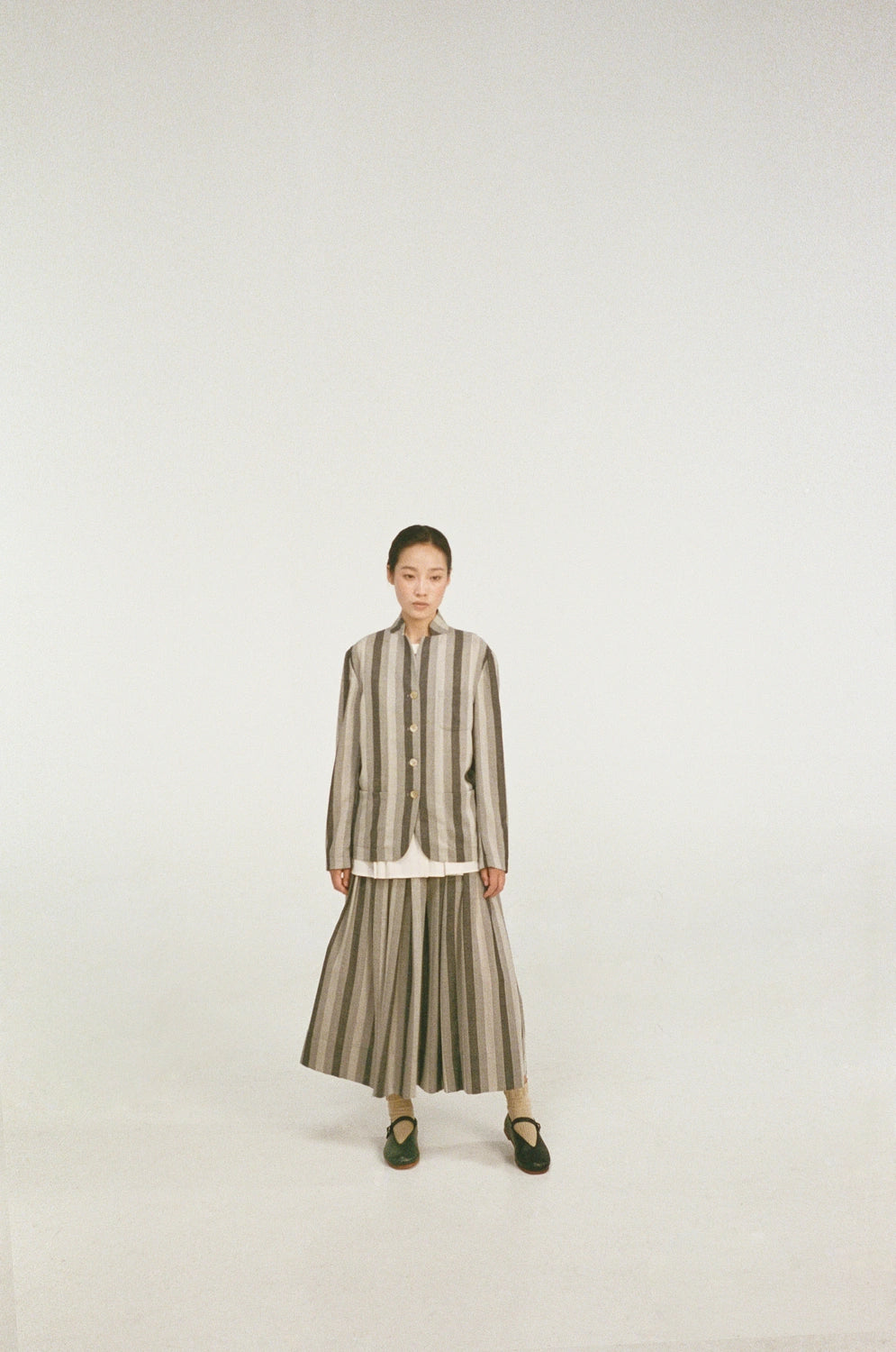 unisecon-perla-skirt-grey-stripes-full-body-front-standing