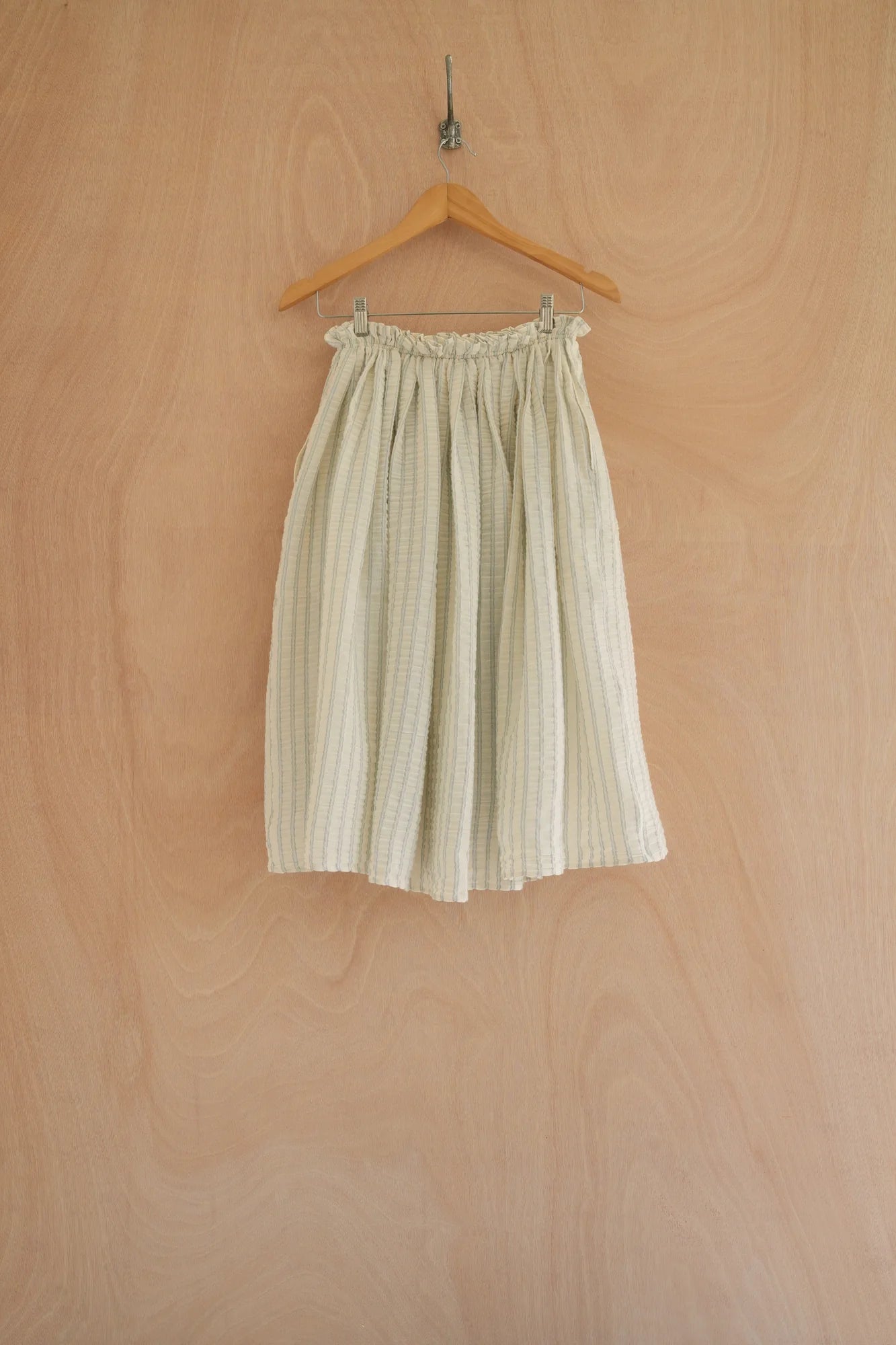 UNISECON quinn-skirt in white, back view