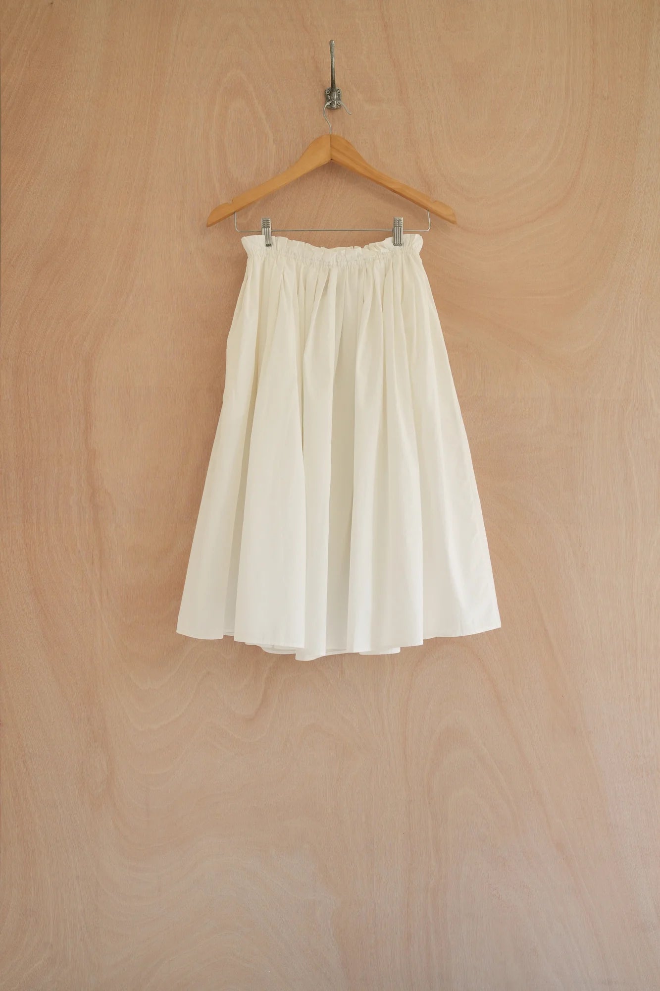 UNISECON quinn skirt in white, back view