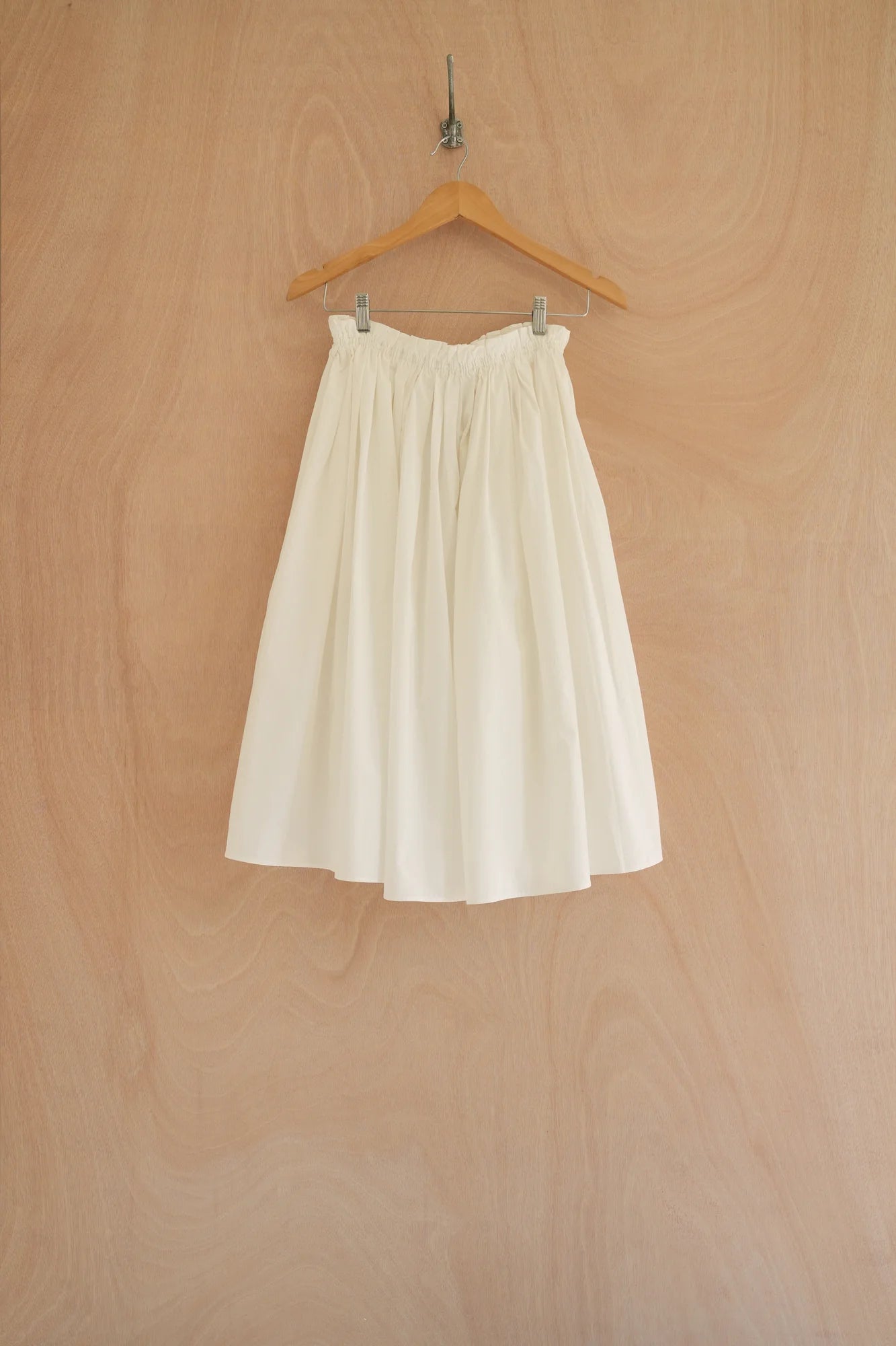UNISECON quinn skirt in white, front view
