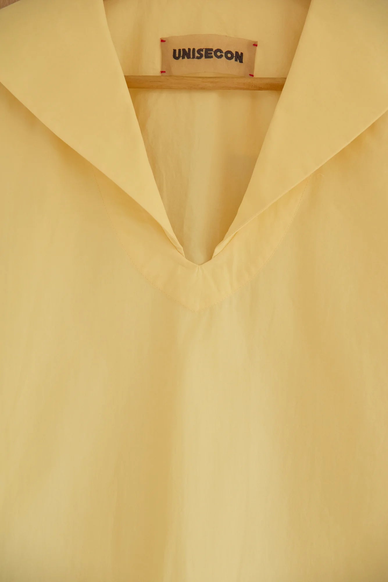 UNISECON Sally top in yellow, detail view