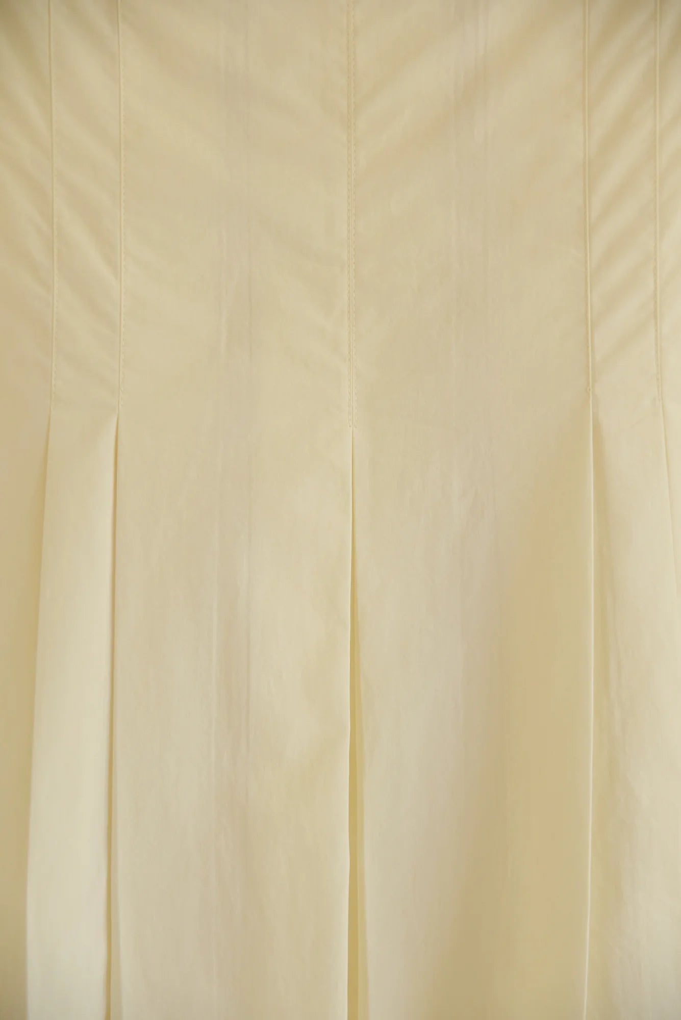 UNISECON Sharrina dress in cream, detail view