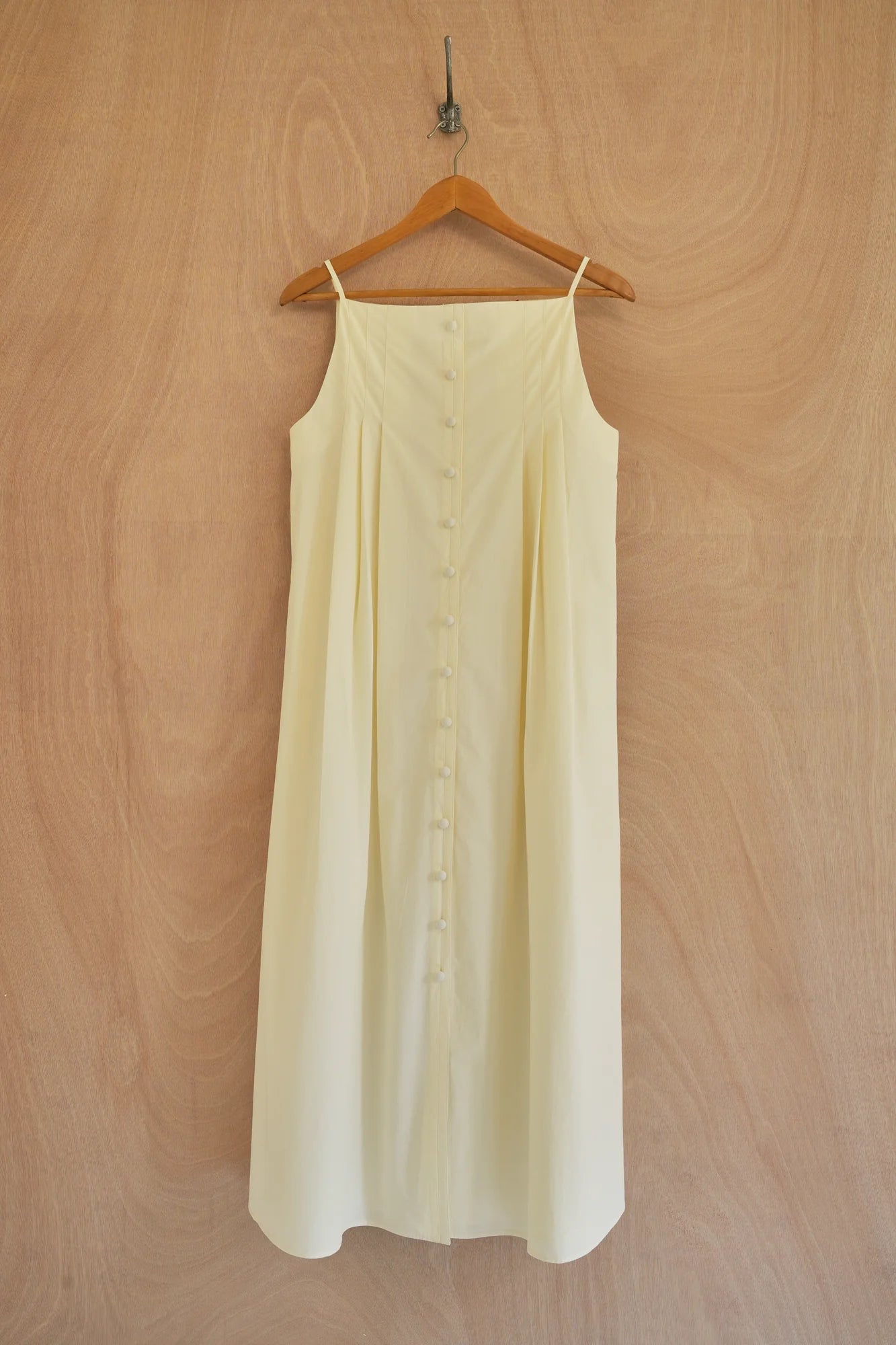 UNISECON Sharrina dress in cream, front view