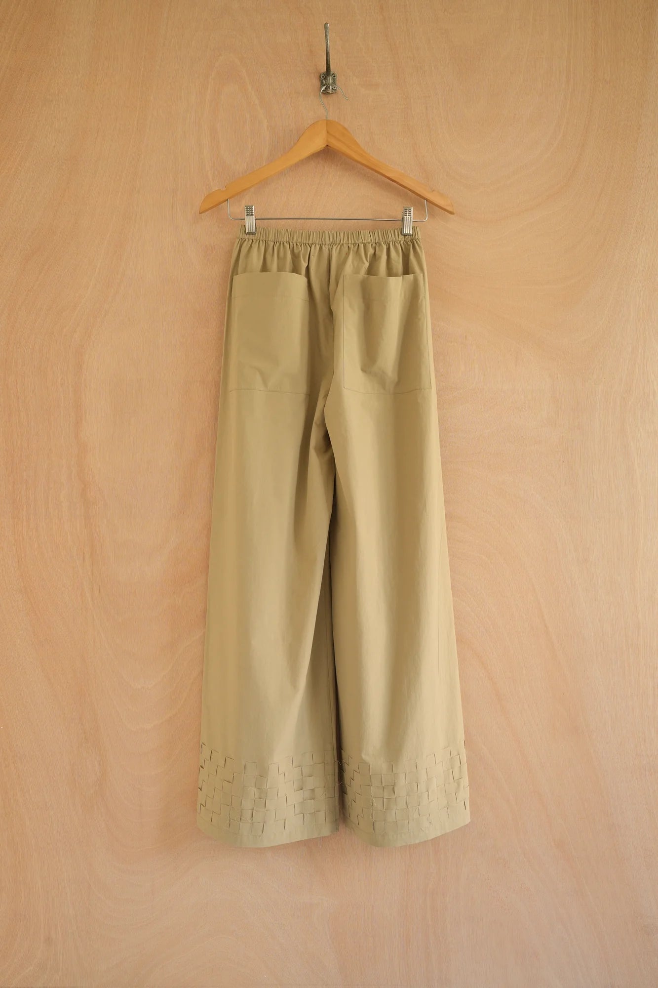 UNISECON Shay pants in taupe, back view