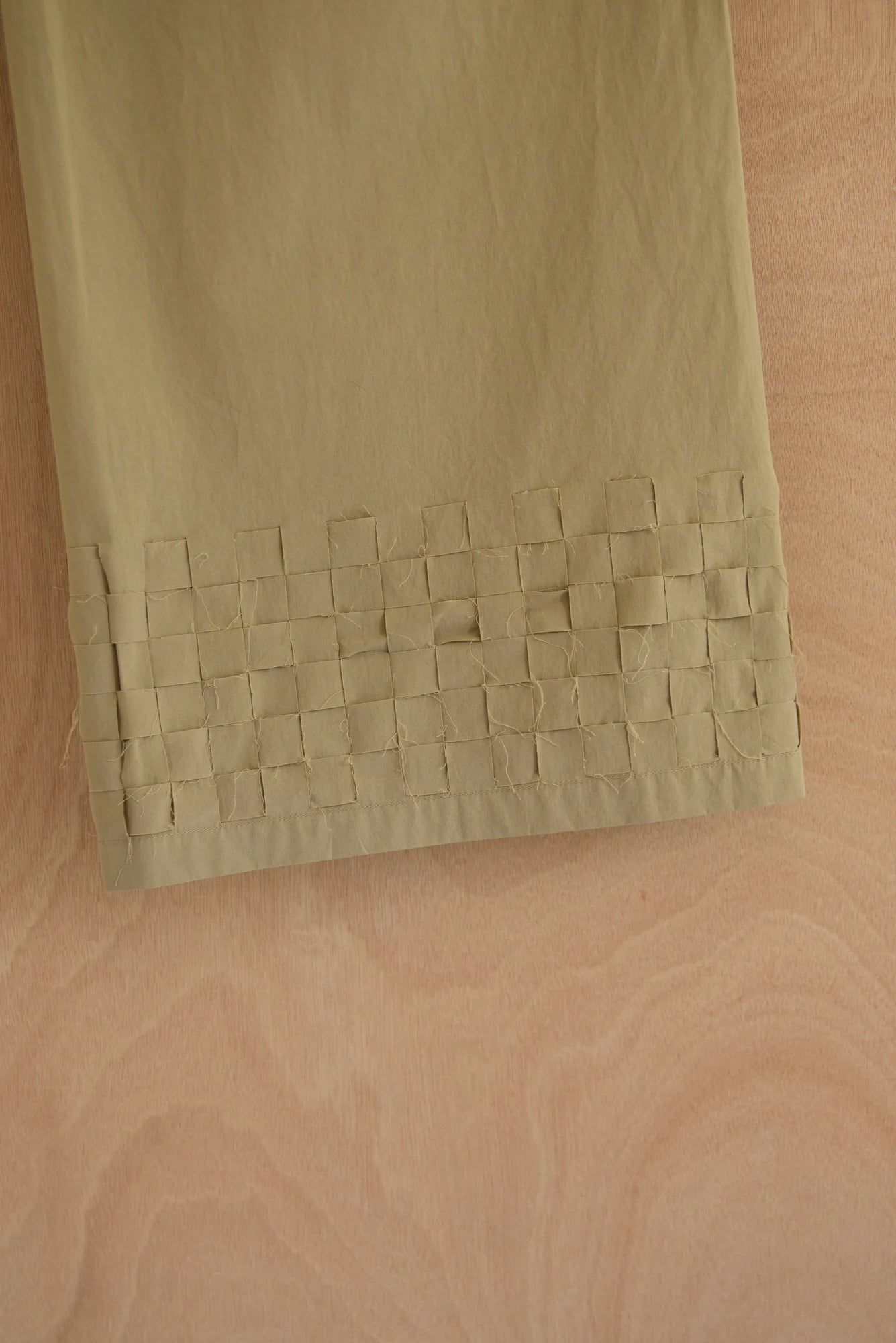 UNISECON Shay pants in taupe, detail view