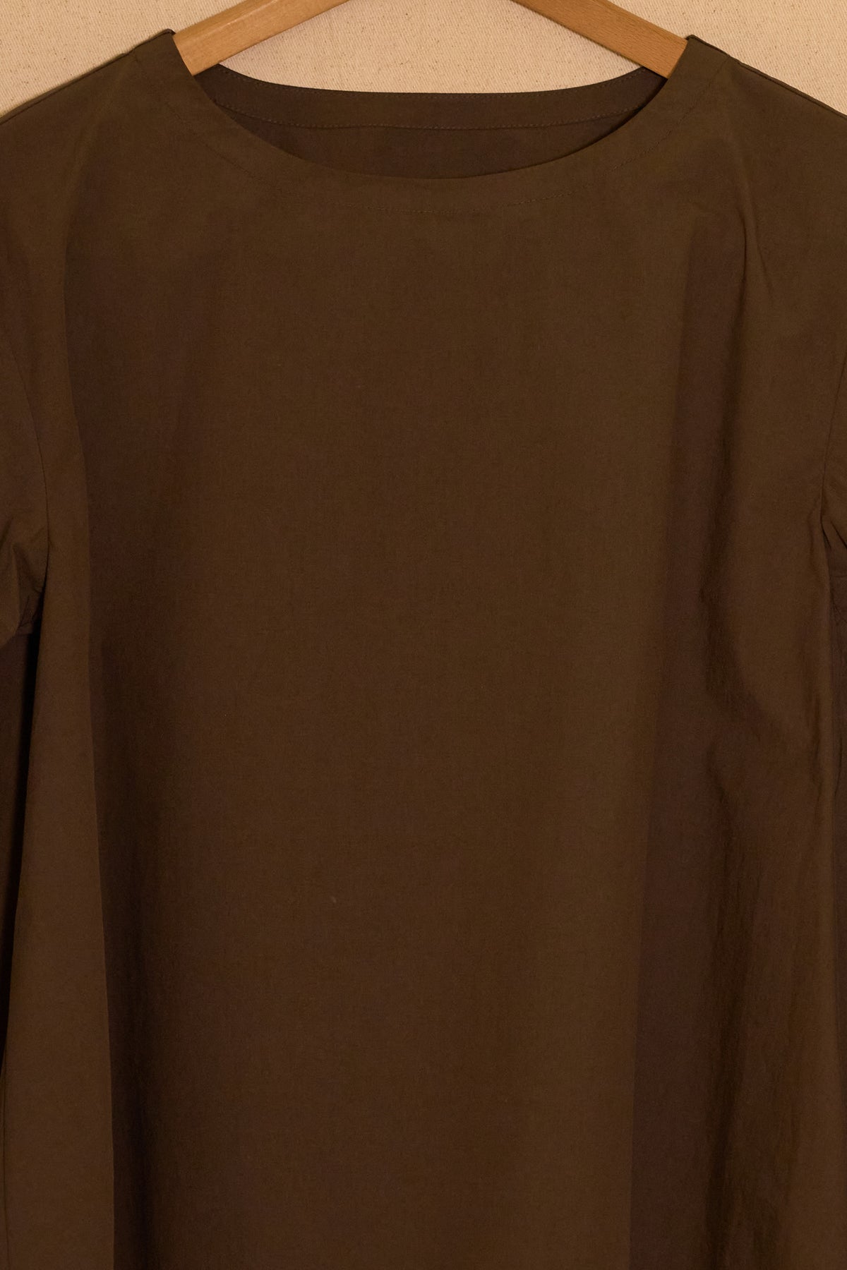 UNISECON Tan top in brown detail view