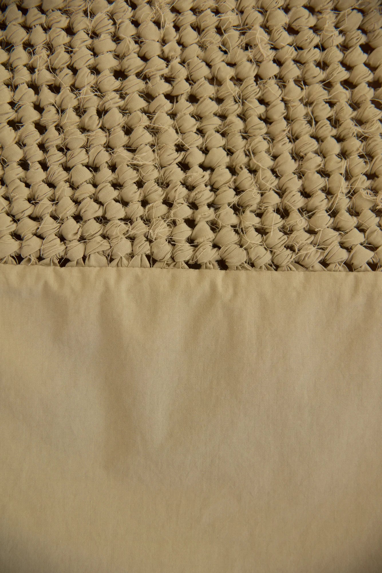 UNISECON Tanner top in taupe, detail view