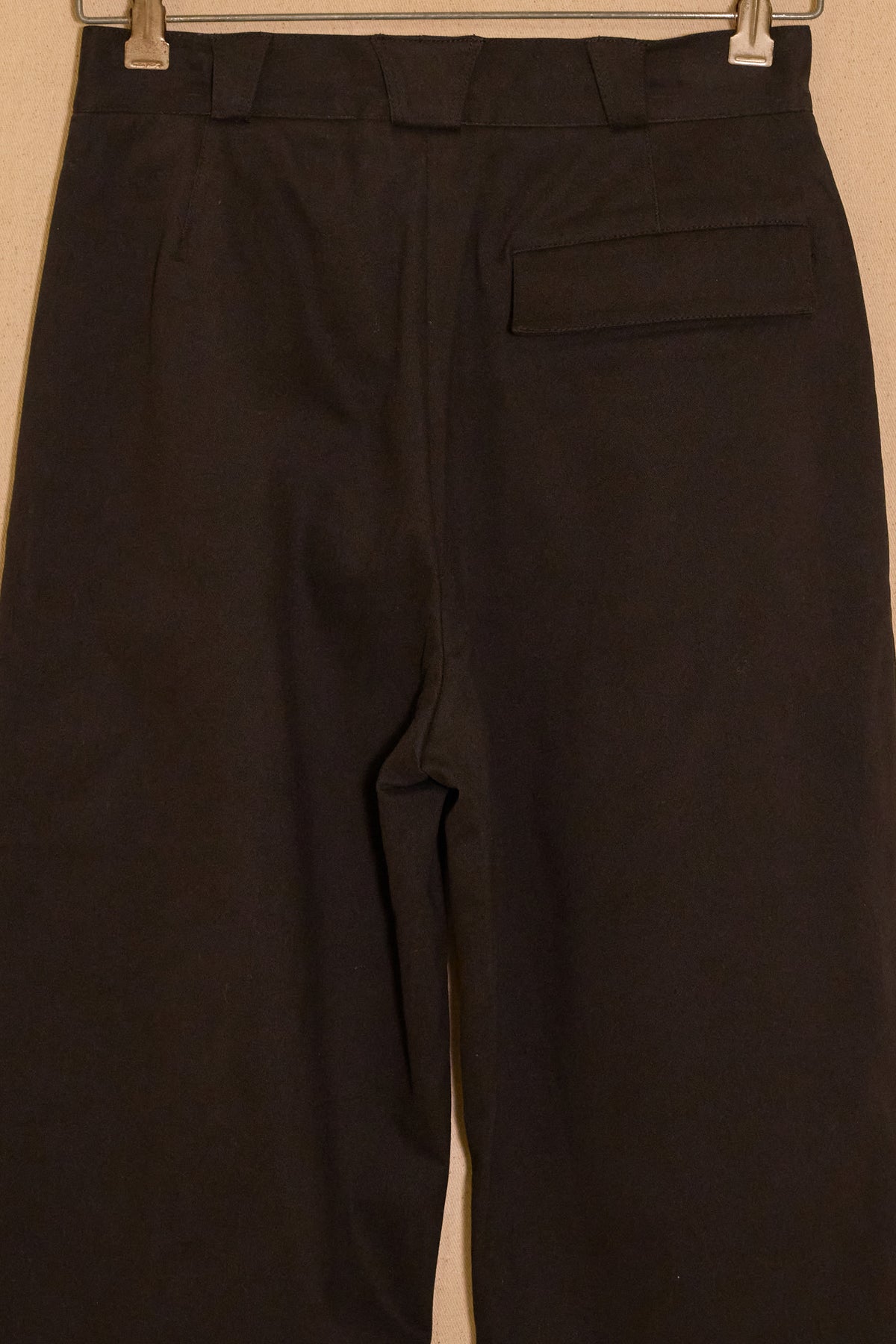 UNISECON Ting pants in black detail view